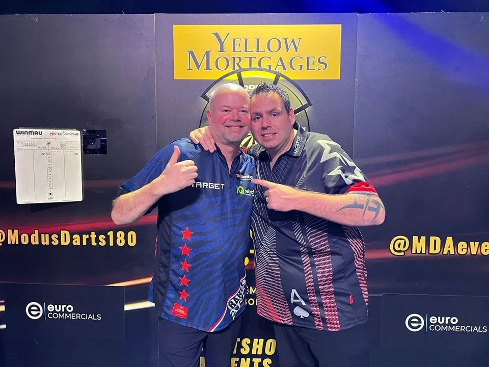 Adrian Lewis schlägt Raymond van Barneveld und sichert sich Titel in Boston