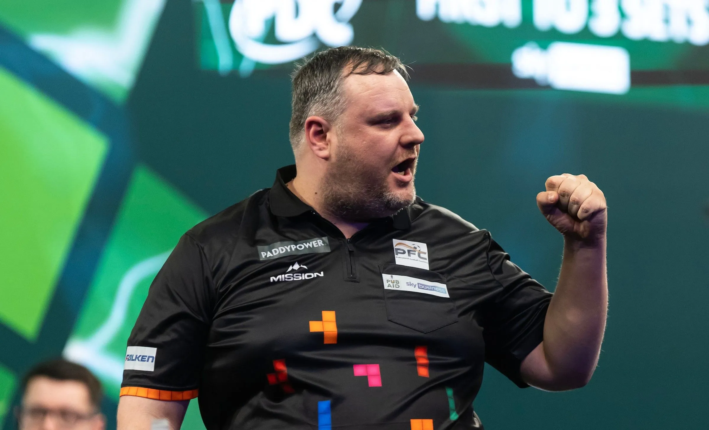 Ryan Joyce ballt die Faust