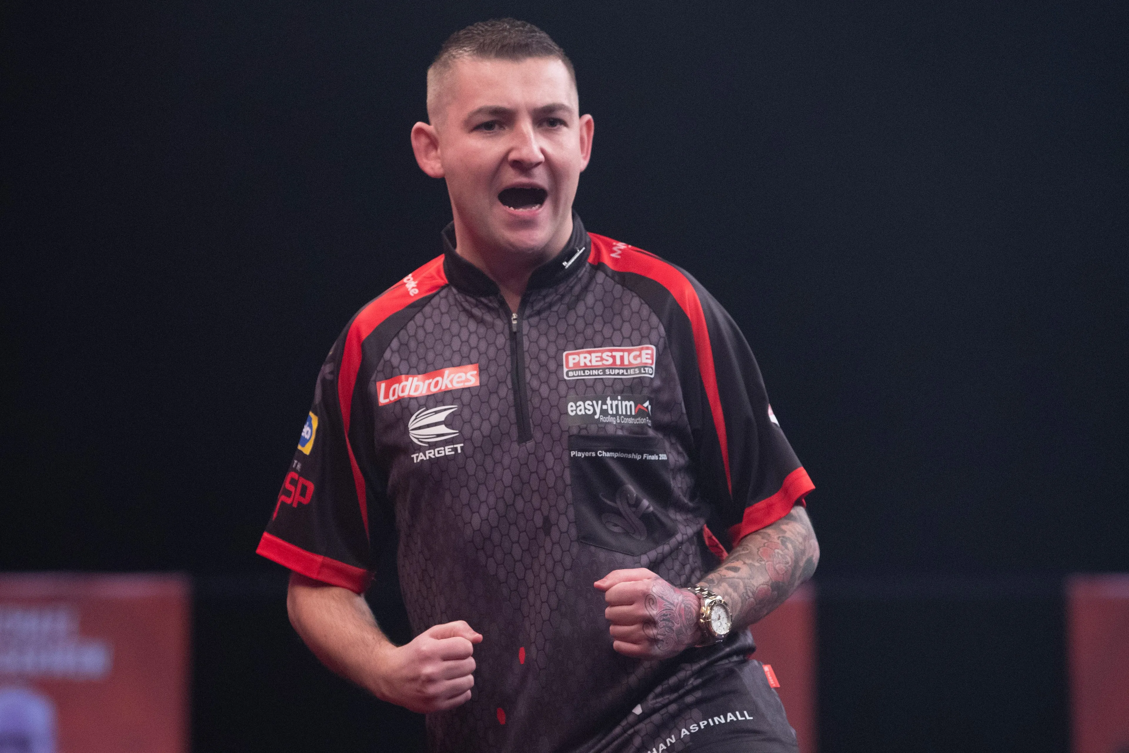 Aspinall gooit negendarter tijdens PDC Super Series