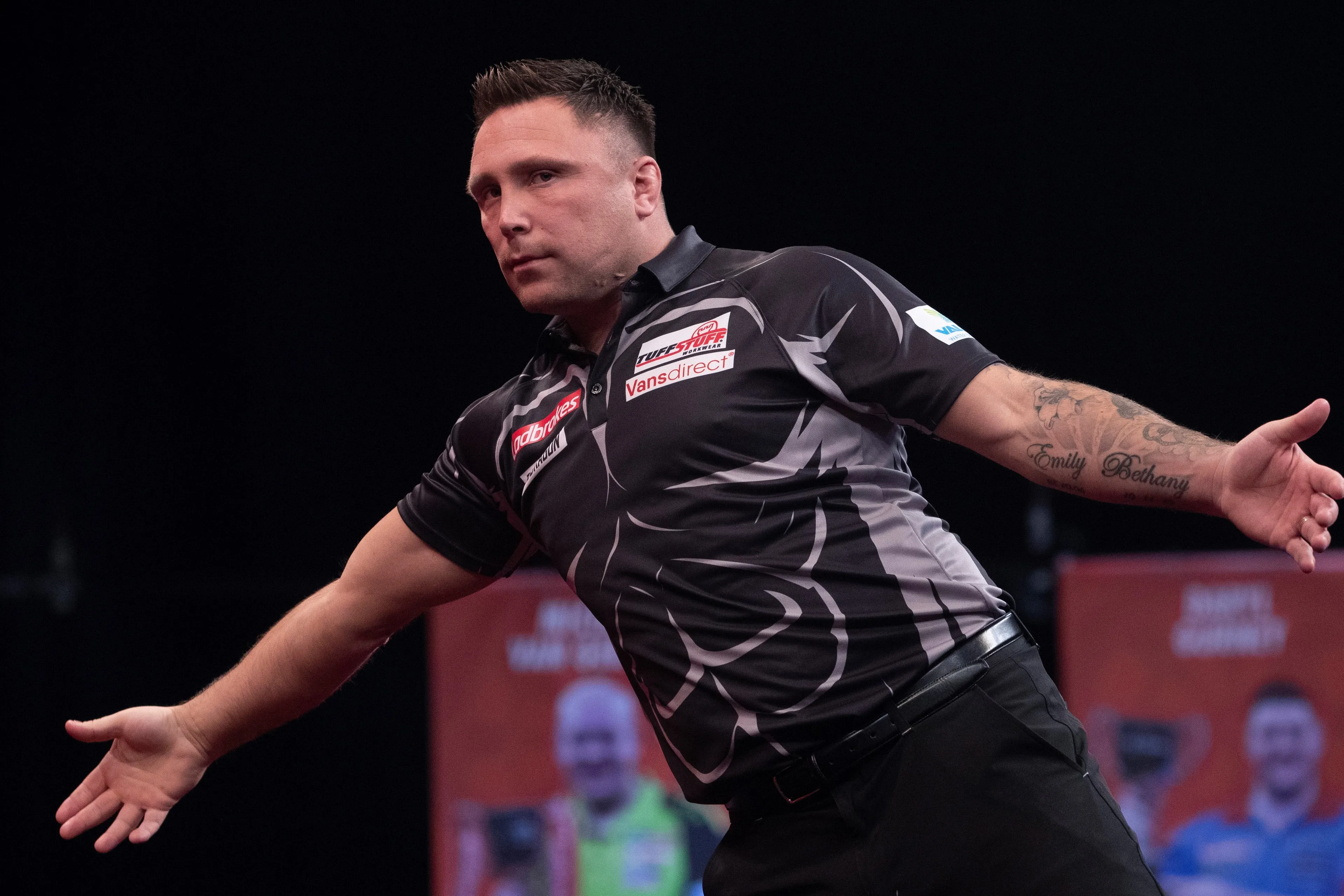 Price laat zich bijna verrassen in tweede ronde WK Darts