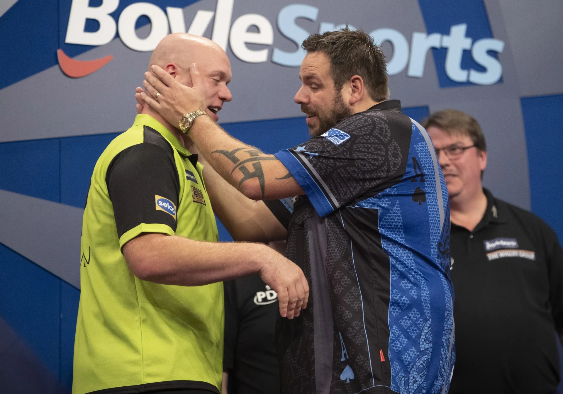"Hij heeft zijn hele leven vals gespeeld" - Michael van Gerwen doet boekje open over Adrian Lewis