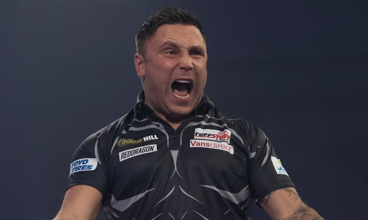 Slordige Price op het nippertje naar halve eindstrijd op WK Darts