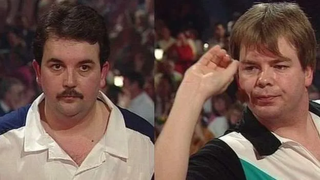 THROWBACK VIDEO: Taylor overleeft zes matchdarts in WK-finale voor tweede wereldtitel