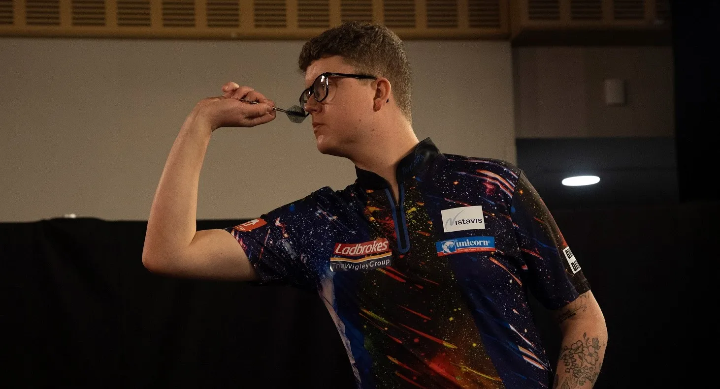 Evetts richt zijn pijlen op jeugd-WK: 'Wil mijn laatste kans absoluut met beide handen grijpen'