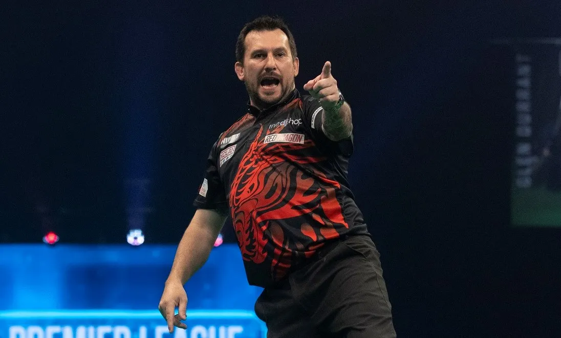 Clayton geeft droomseizoen vervolg met titel in Premier League Darts