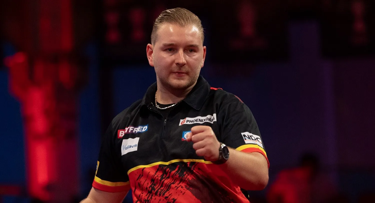 Van den Bergh boekt zwaarbevochten zege op Chisnall