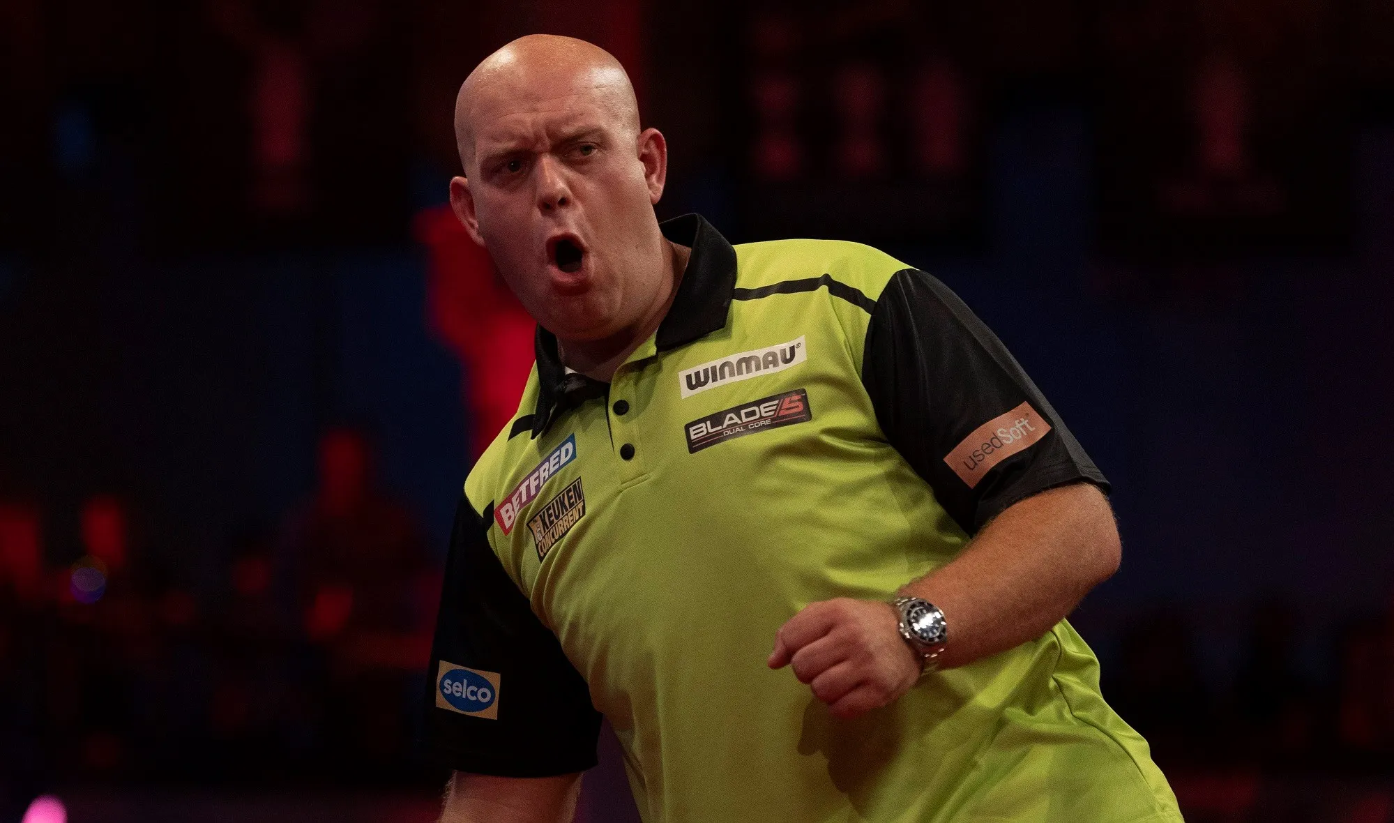 Van Gerwen ondanks off-day naar halve finale op World Matchplay