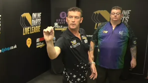 VIDEO: Osborne zorgt voor derde negendarter in kort tijdbestek tijdens Online Darts League