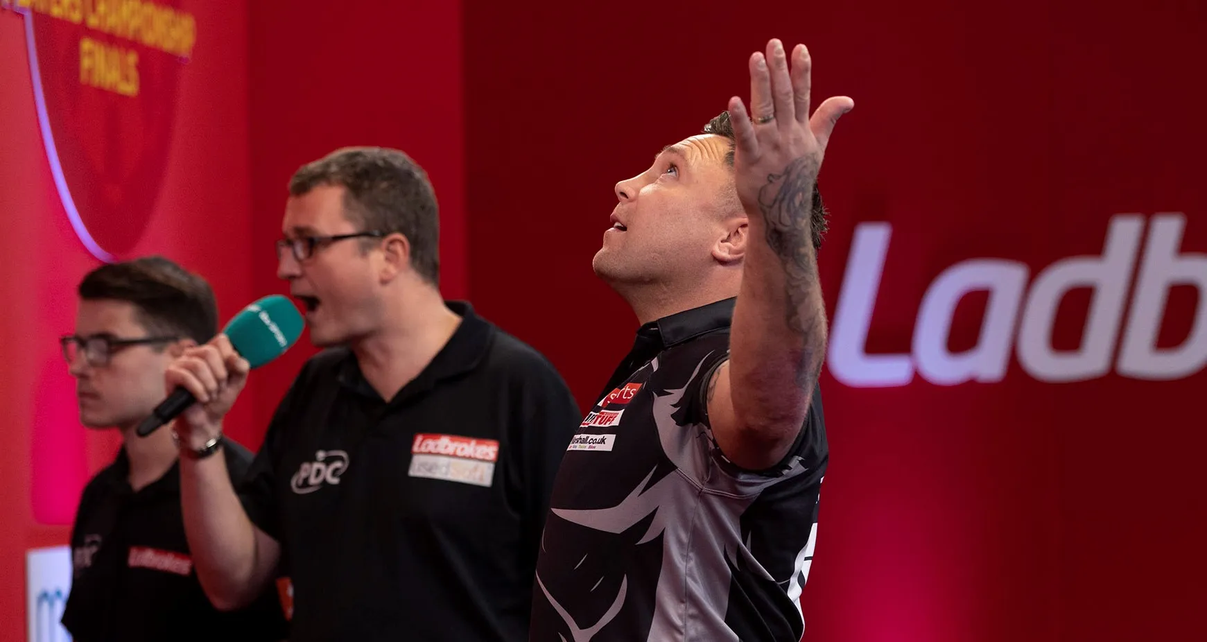 Geblondeerde Price boekt zwaarbevochten zege op Searle