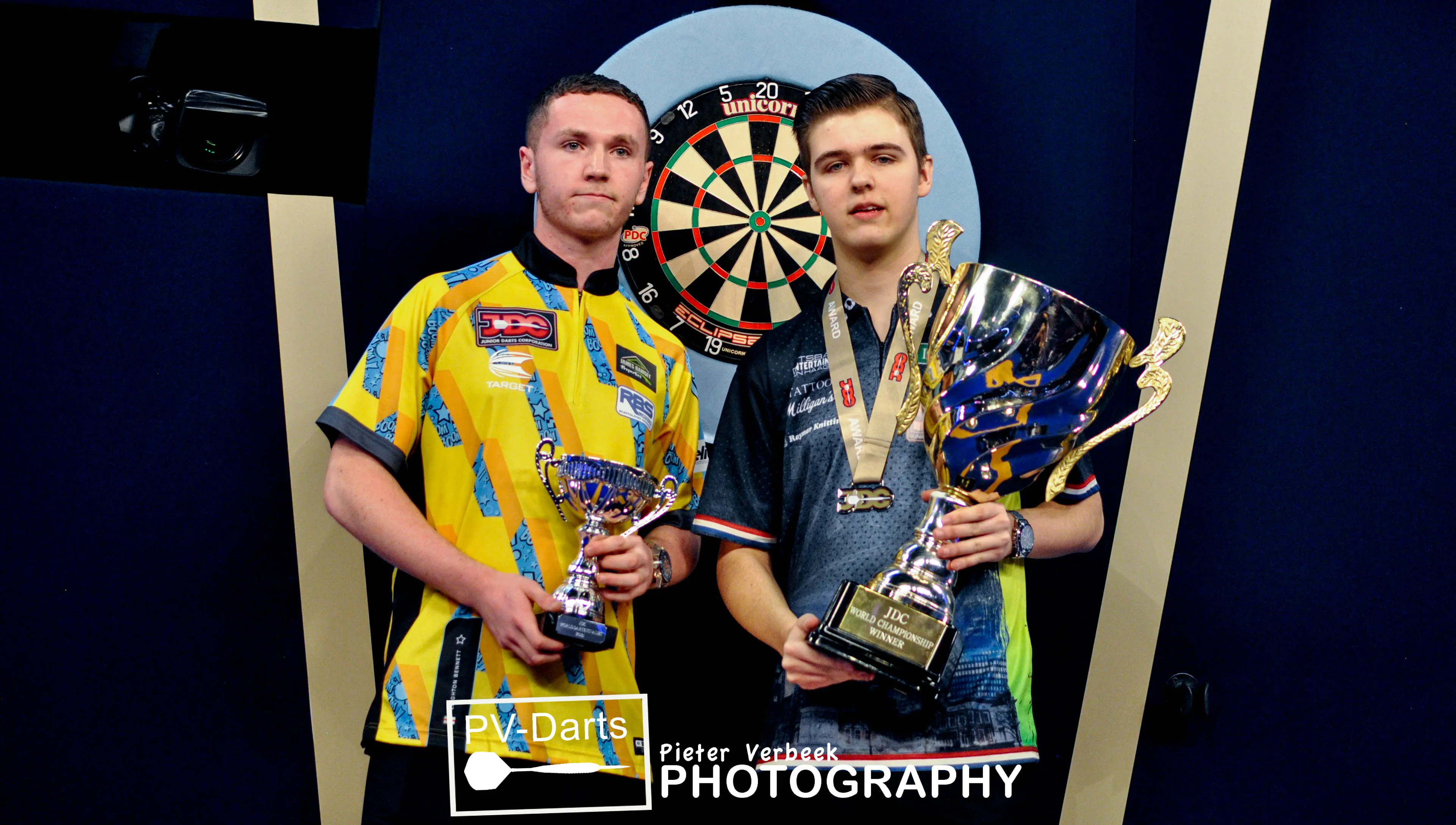 17-jarige Bradly Roes pakt JDC-wereldtitel in Alexandra Palace