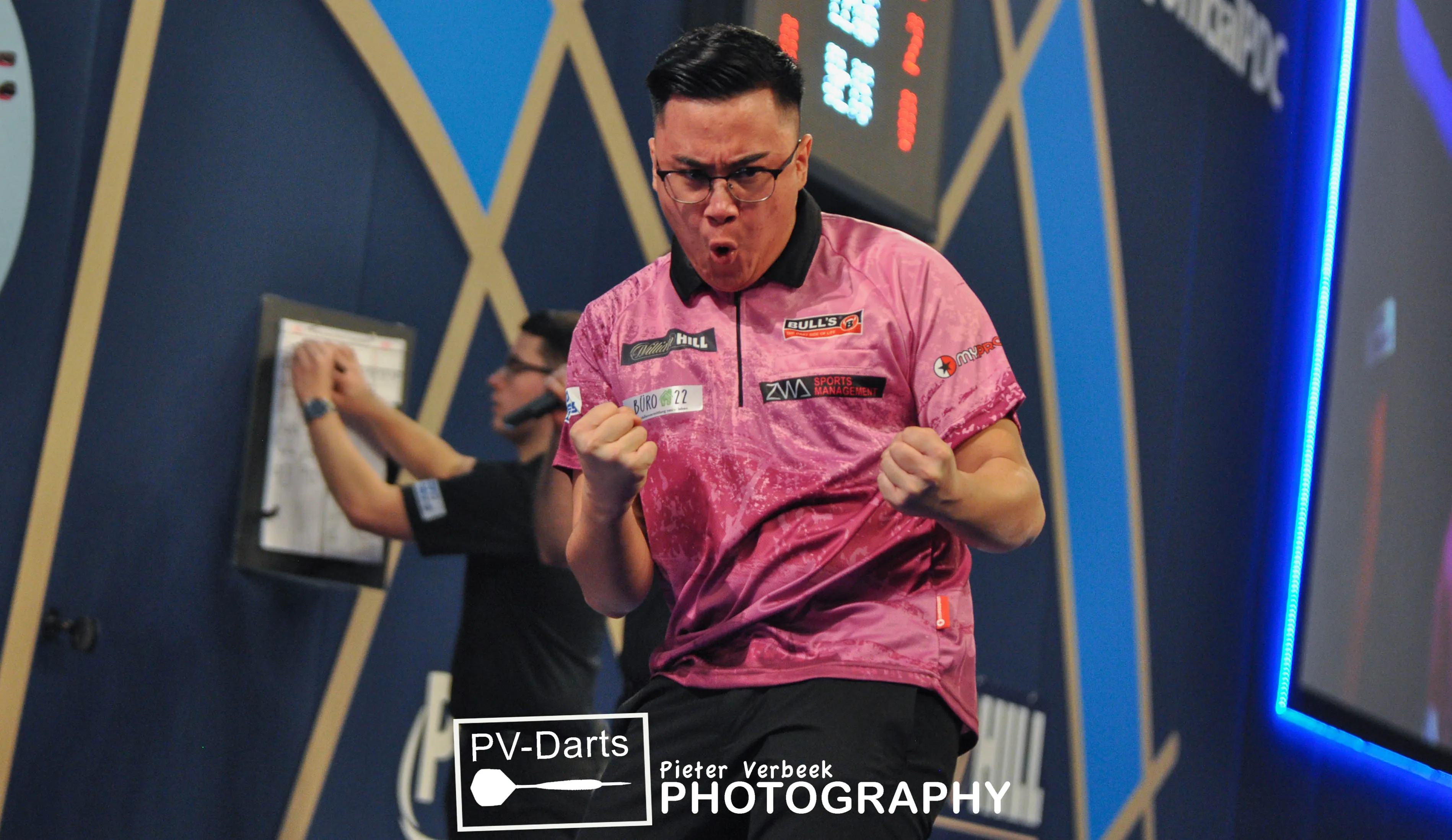 Rusty-Jake Rodriguez in navolging van broer Rowby-John naar tweede ronde op WK Darts