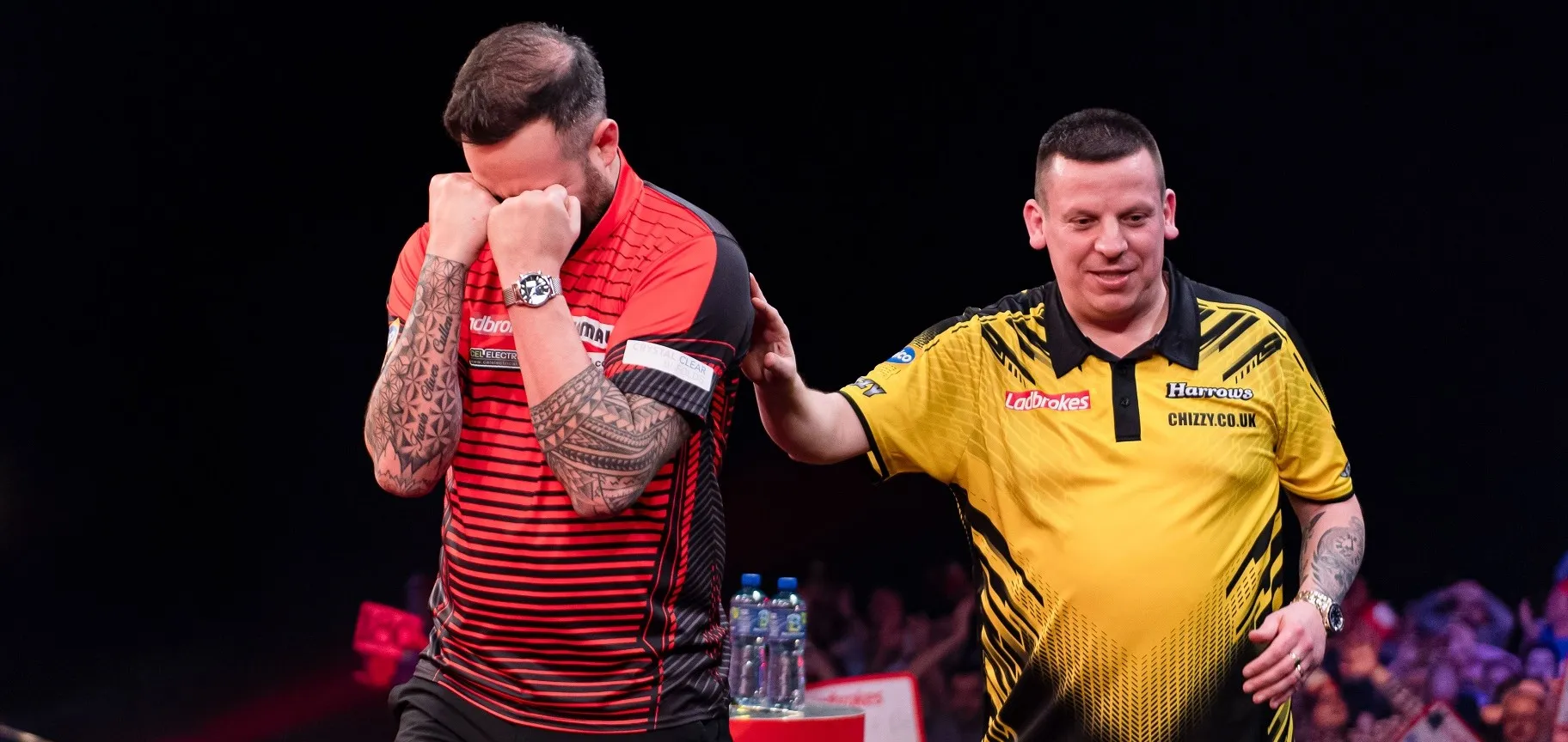 VIDEO: Emotionele Cullen verslaat Chisnall in Masters-finale voor eerste major-titel