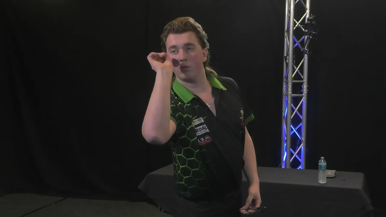 Nederlandse nummer 106 van de wereld zorgt voor waanzinnige stunt met eerste PDC-rankingtitel