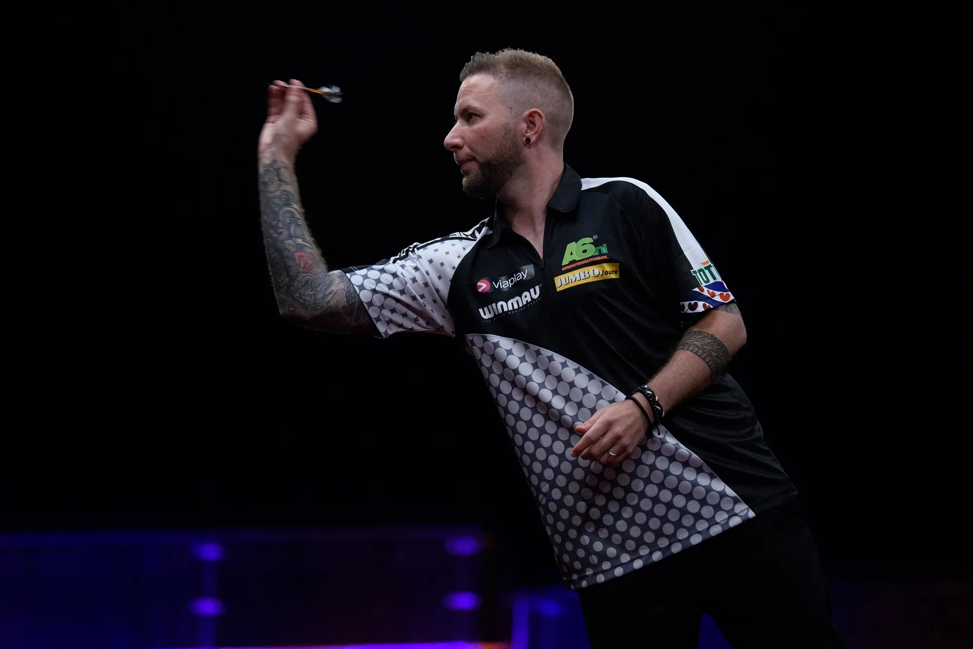 Noppert botst op sterke Clayton, Smith na kraker langs Wright