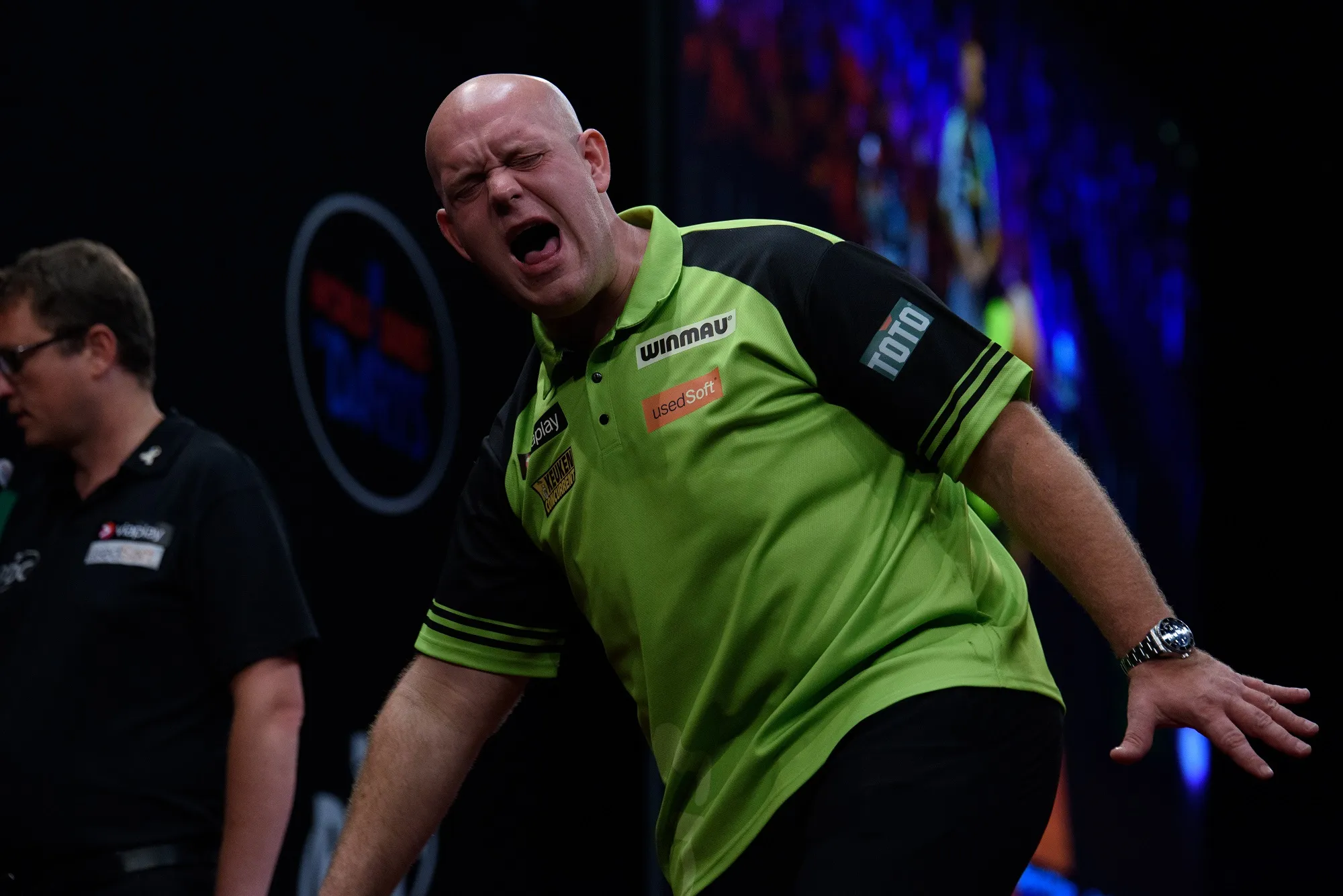 Van Gerwen geeft ruime voorsprong weg en mist finale in Gibraltar