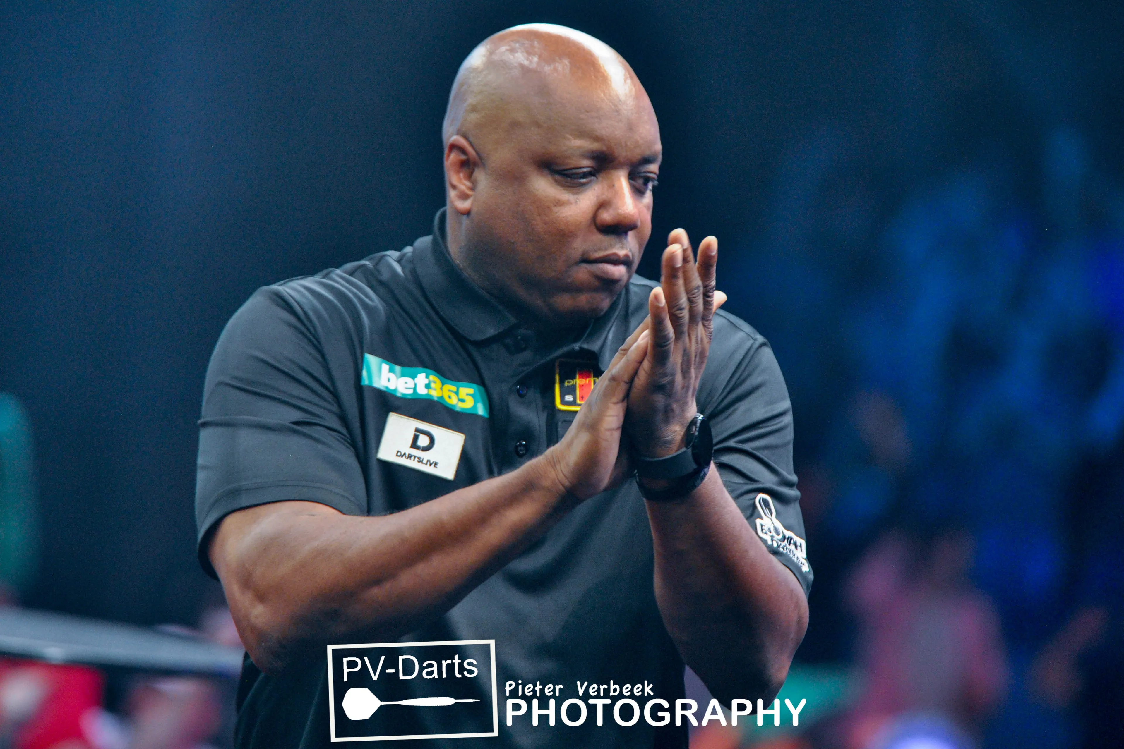 Gates knikkert Sherrock eruit in New York: 'Ik ga de hele nacht doortrainen'