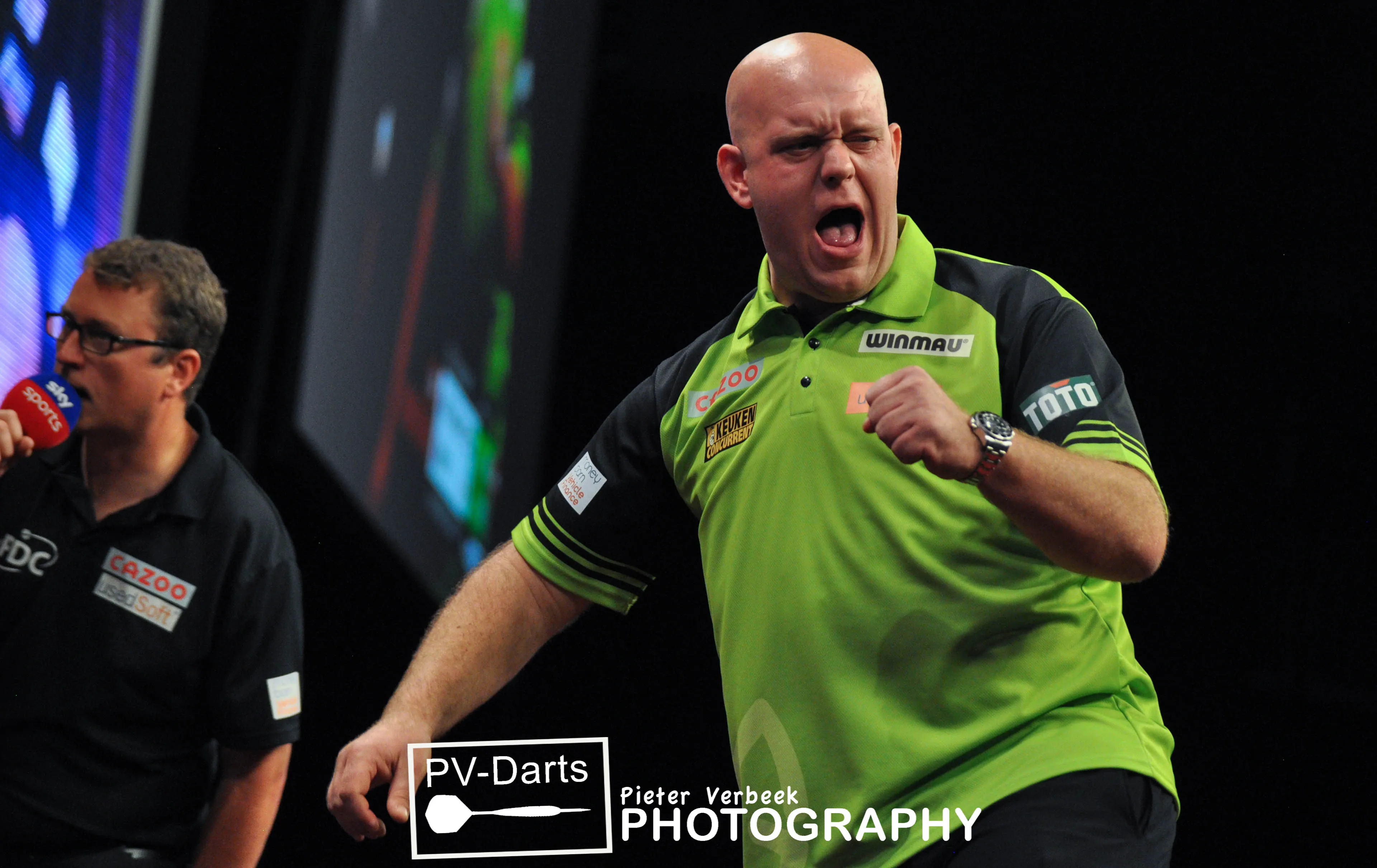 Van Gerwen ondanks polsoperatie paraat voor Dutch Darts Masters: 'Ik ben teveel winnaar om niet te spelen'