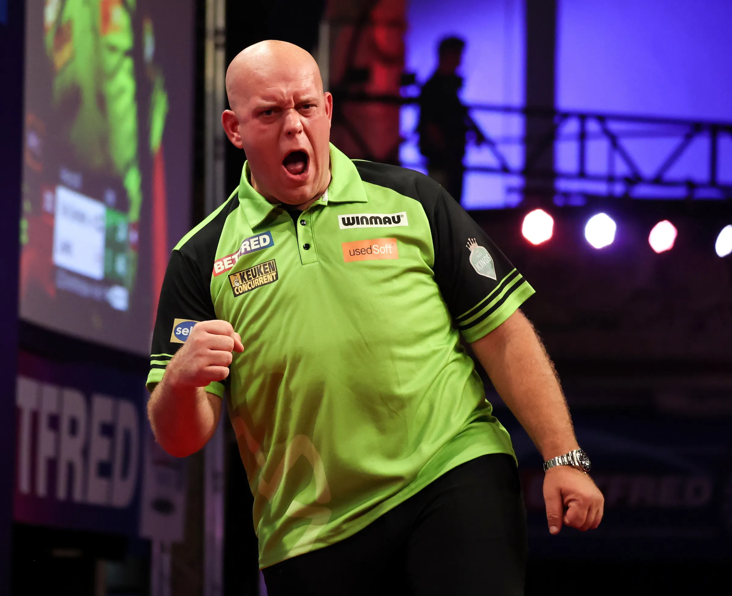 Van Gerwen verslaat Aspinall op het nippertje en staat in halve finales op World Matchplay