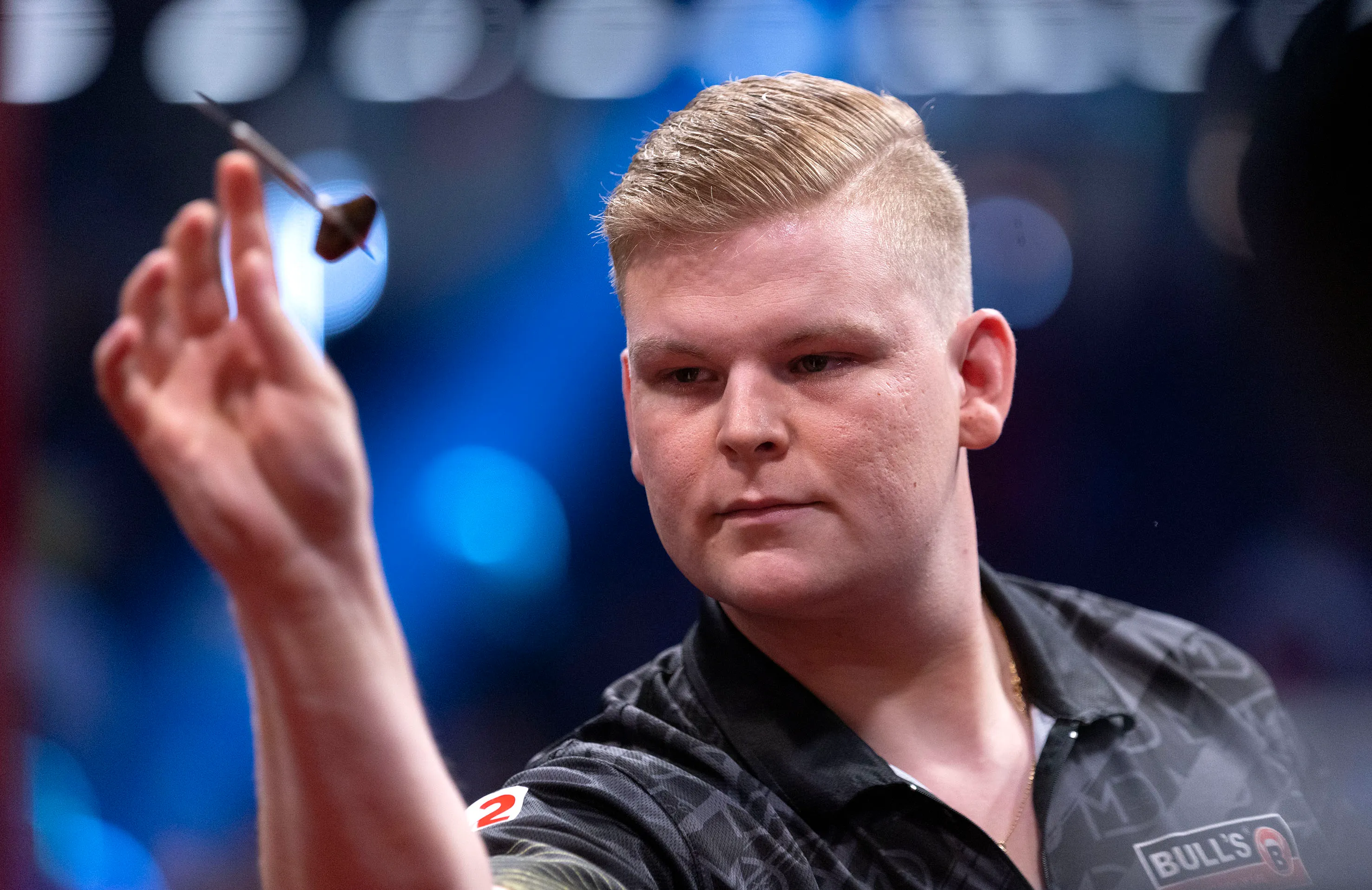 Mike de Decker woest op zwijgende scheidsrechter na wangedrag fans: ''Waarom staat hij er dan? Daar is hij toch scheidsrechter voor?''