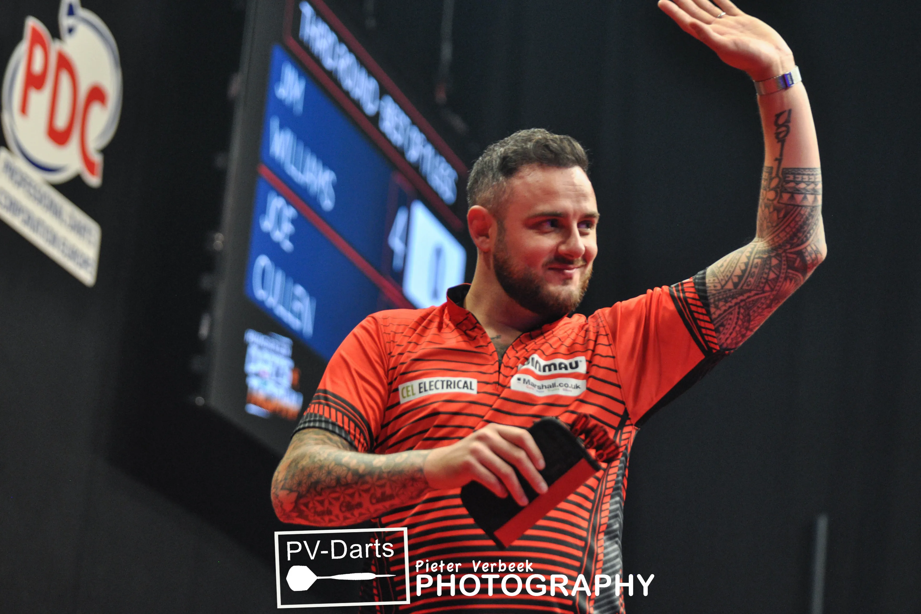 Cullen mazzelt tegen Chisnall, Van den Bergh uitgeschakeld in Amsterdam