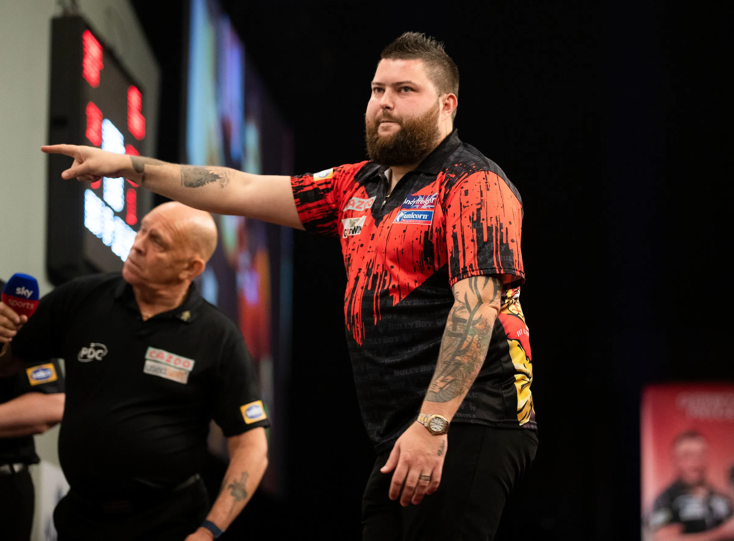 Michael Smith snoept 180-record af van Lewis op Grand Slam of Darts