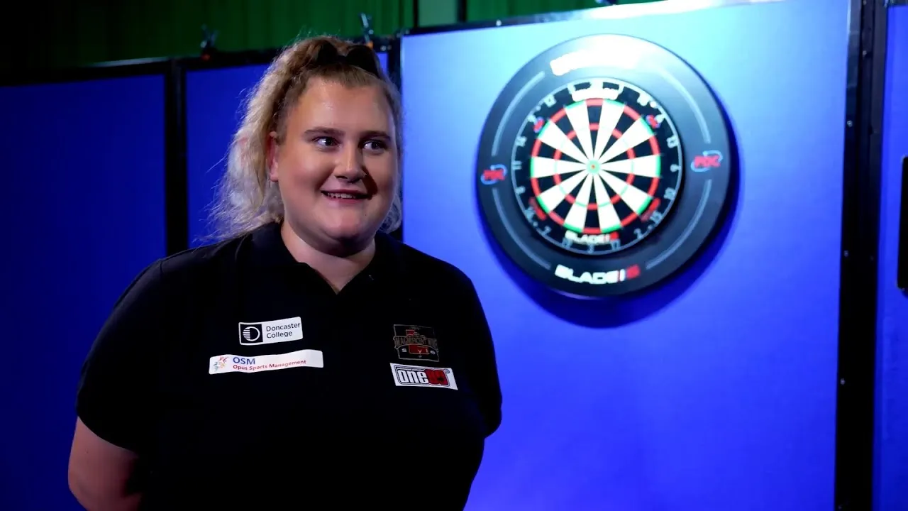 VIDEO: Blikje achter de schermen tijdens laatste toernooien PDC Women's Series 2022