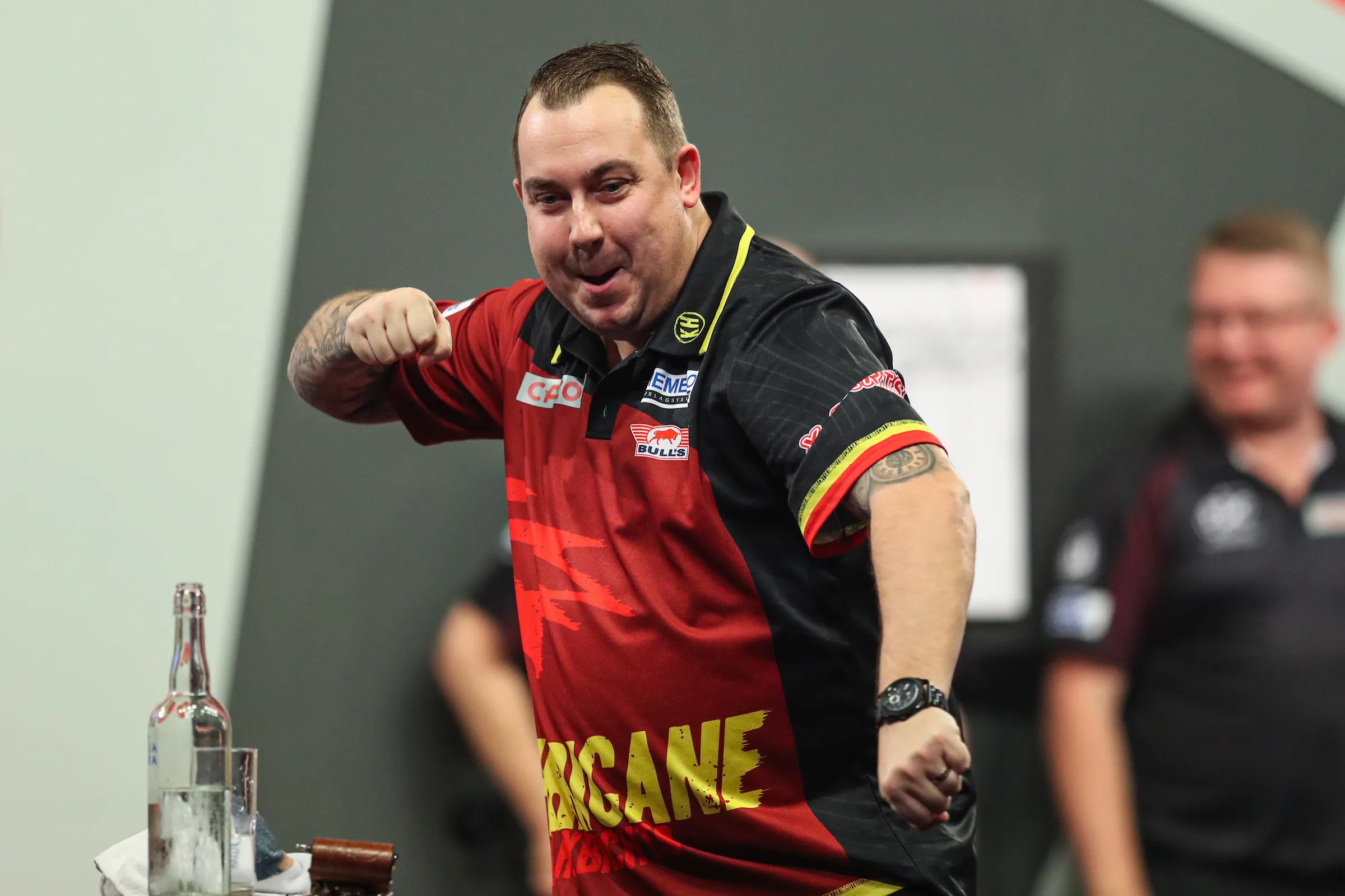 Kim Huybrechts passeert Van Barneveld en Van der Voort op wereldranglijst na toernooizege in Barnsley