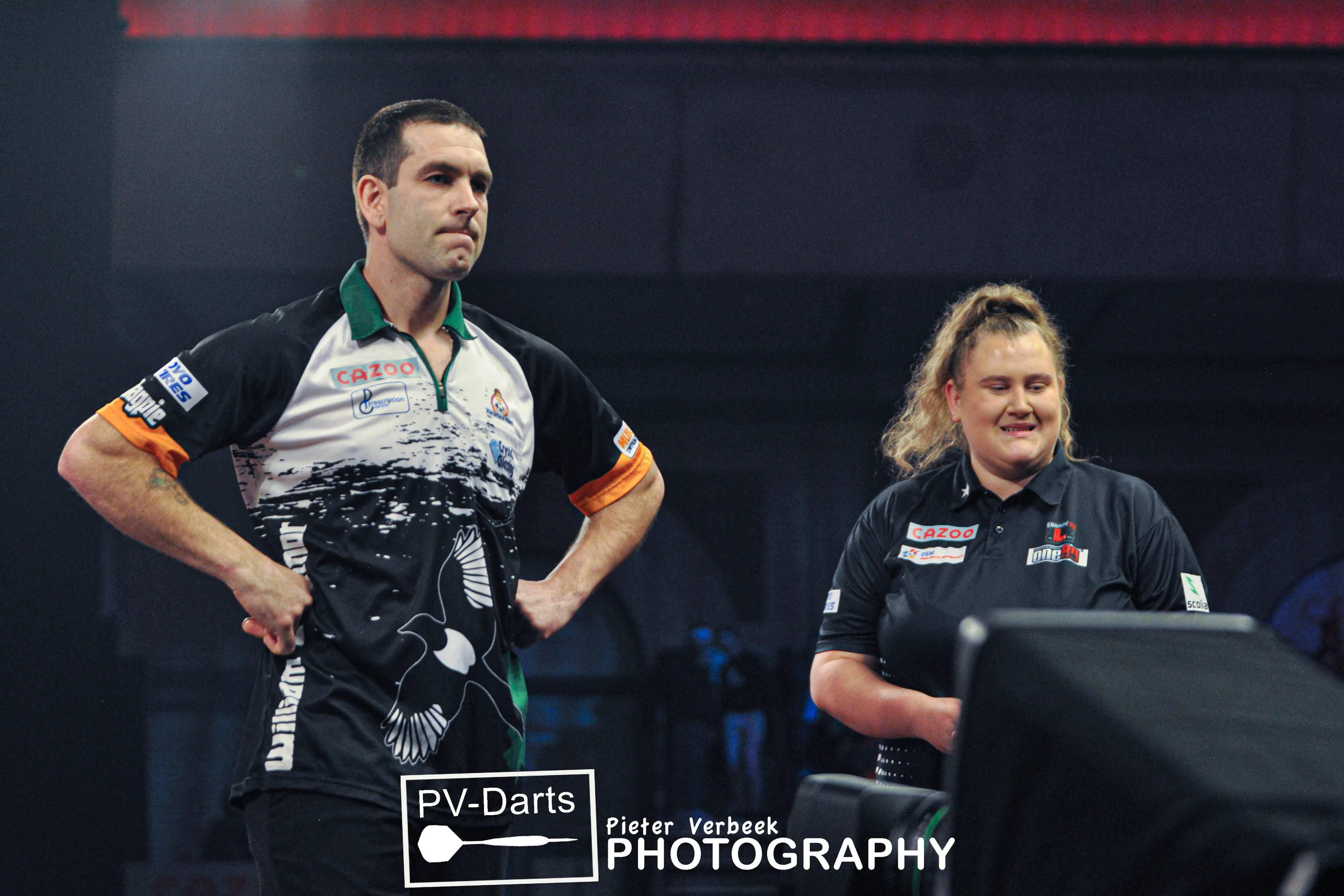 Debutante Greaves biedt goed tegenstand, maar O'Connor laat zich niet gek maken en plaatst zich voor tweede ronde