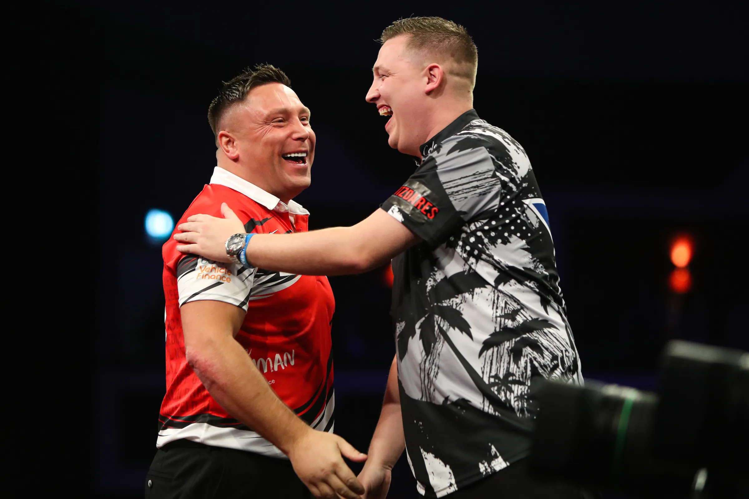 Stand Premier League Darts na tweede speelweek: Price passeert Van Gerwen, vier spelers op vijf punten na avond in Cardiff