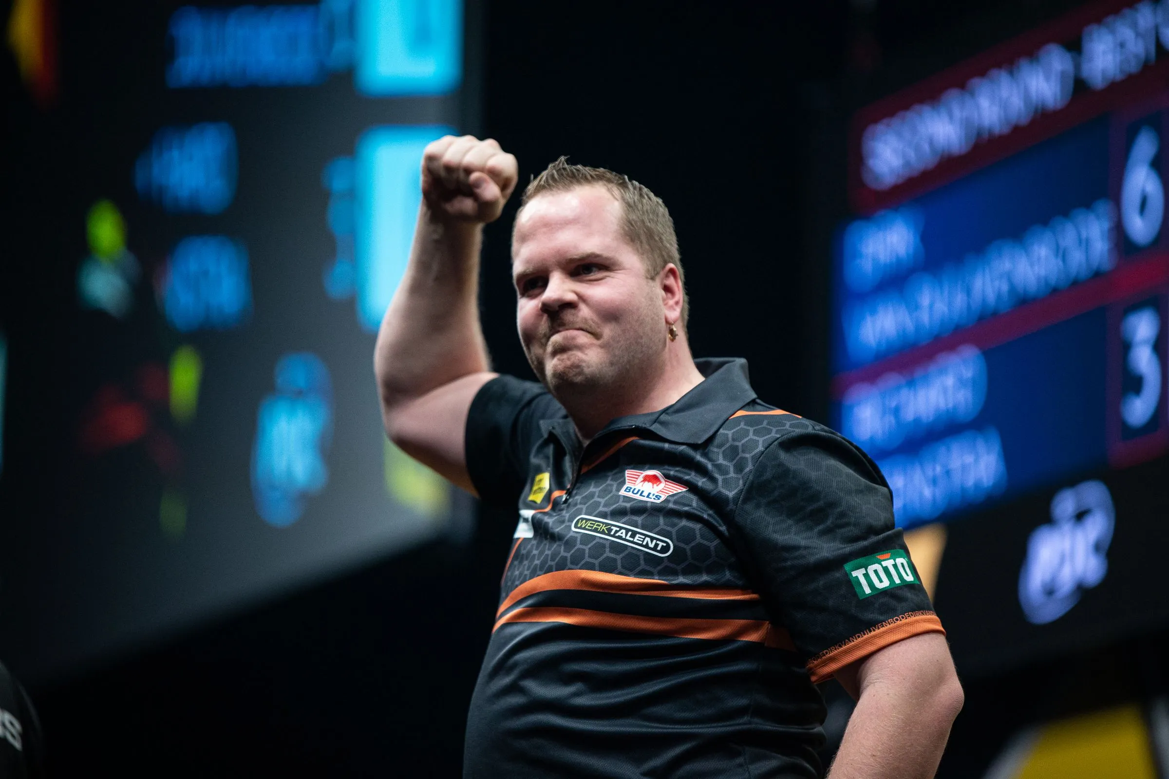 Van Duijvenbode vierde Nederlandse speler met vijf PDC-titels