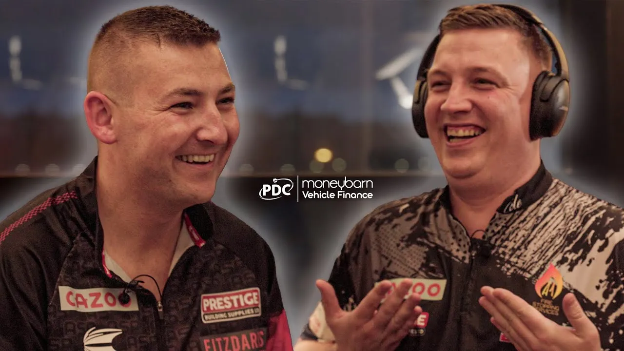 VIDEO: Aspinall en Dobey dagen elkaar uit met liplezen