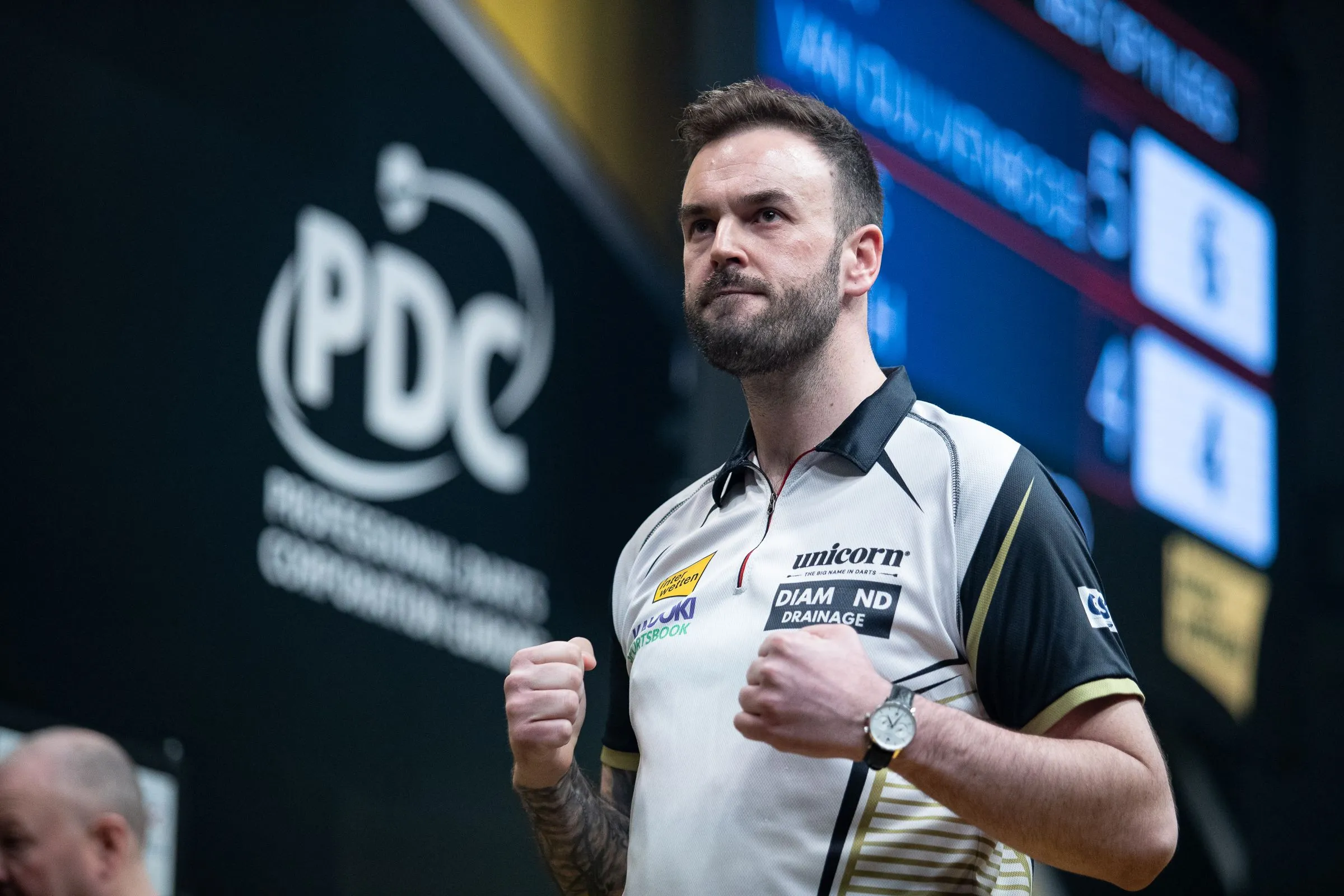 Ross Smith verslaat Jonny Clayton op World Grand Prix; Luke Humphries in straight sets naar laatste zestien