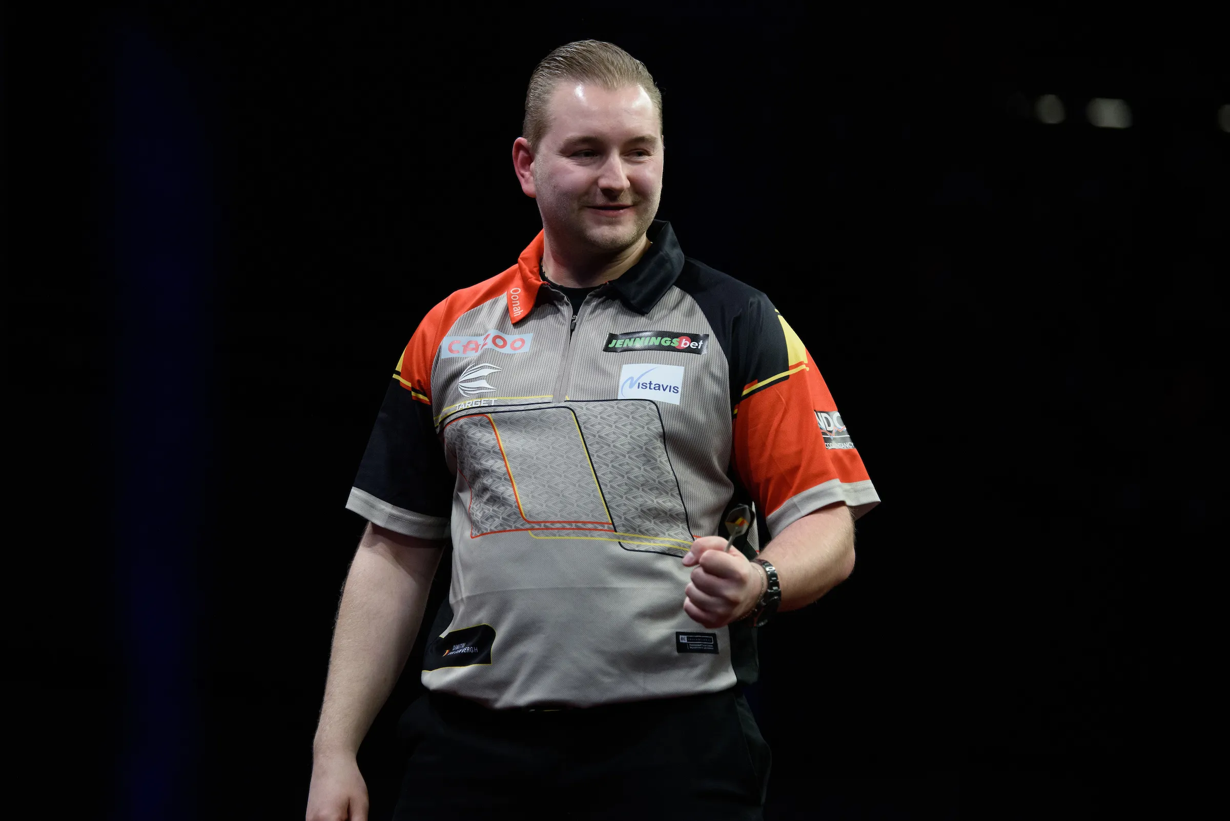 Van den Bergh houdt reeks in stand en haalt tweede ronde op World Matchplay