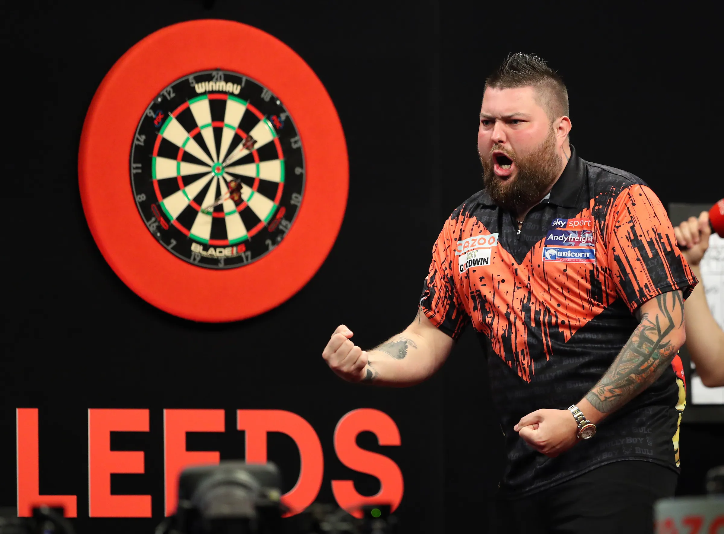 Michael Smith noteert gemiddelde van 110 en pakt weektitel in Manchester