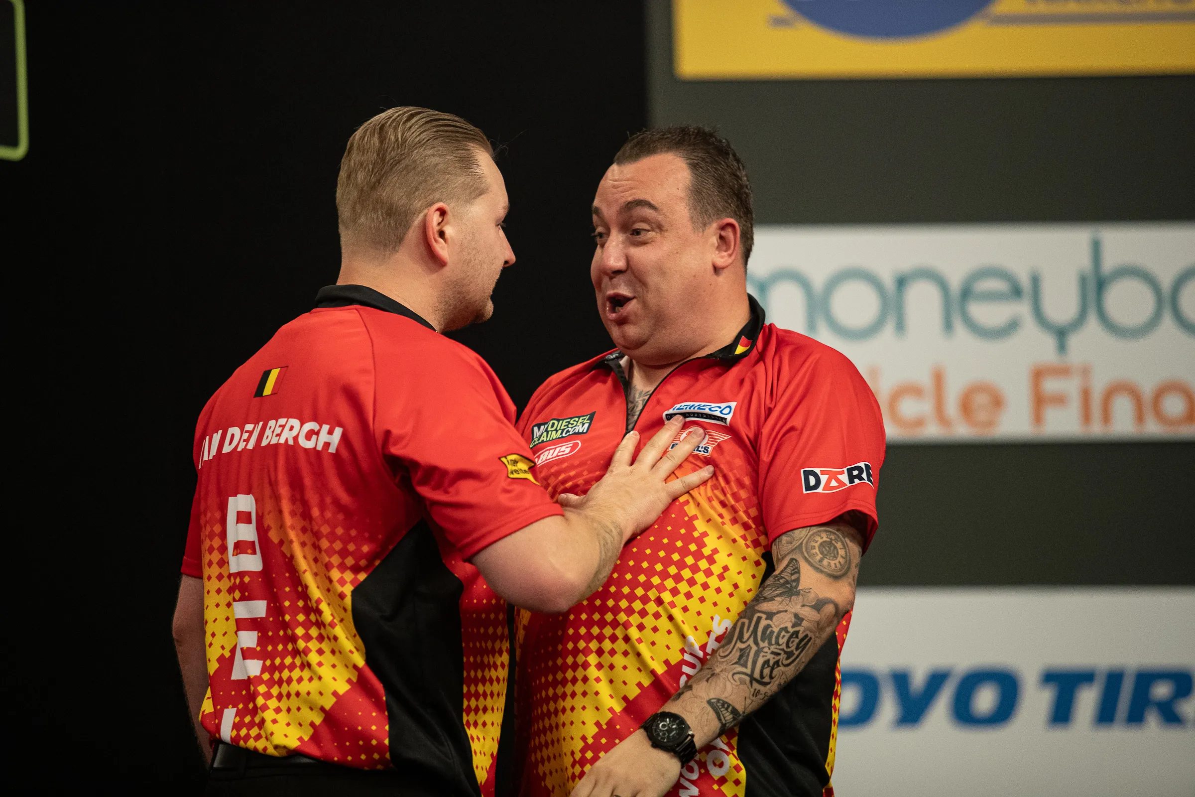 Speelschema World Cup of Darts 2024: België opent toernooi tegen iconisch duo uit Singapore