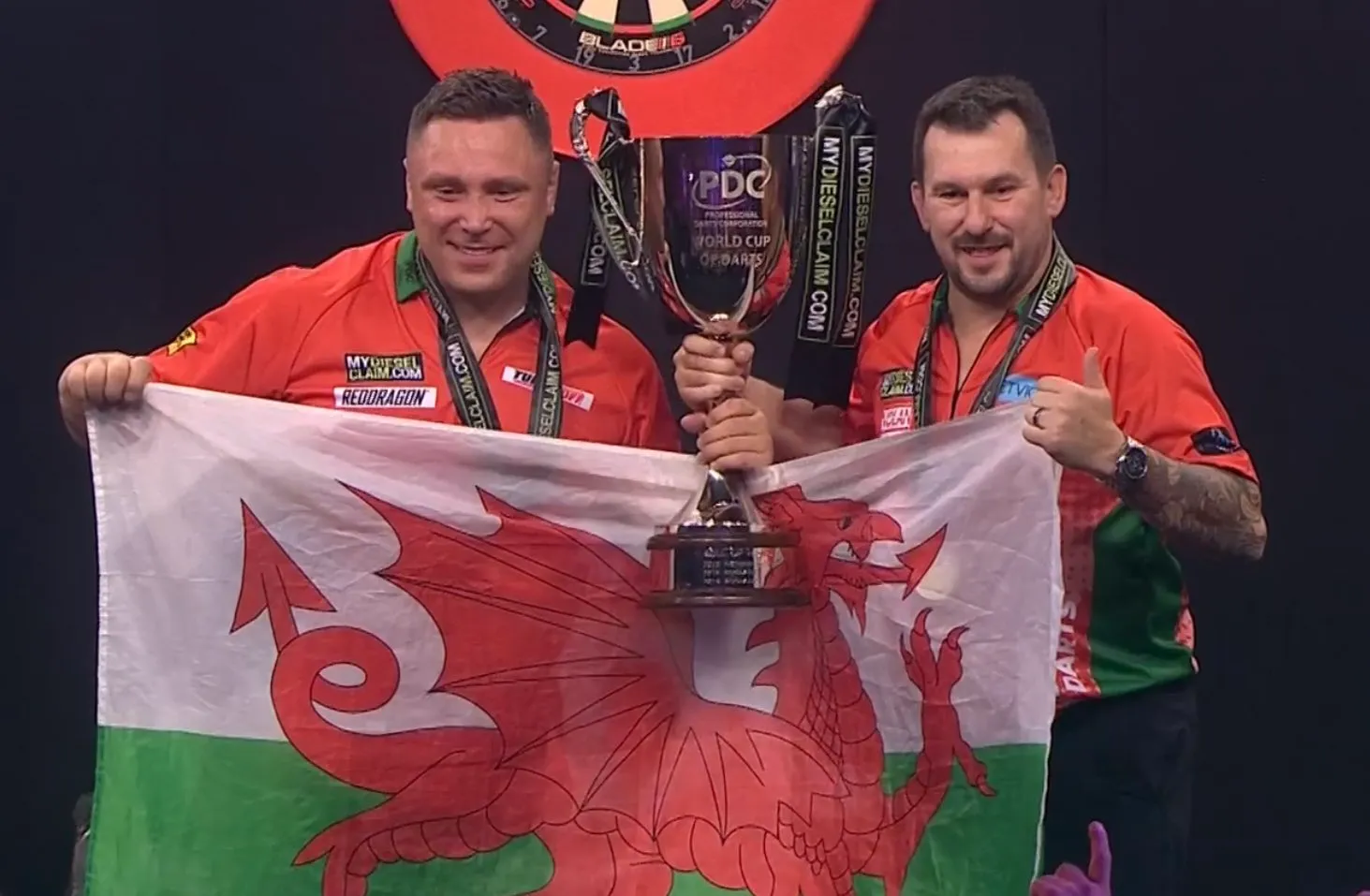 Oppermachtig Wales vernedert Schotland in finale World Cup of Darts