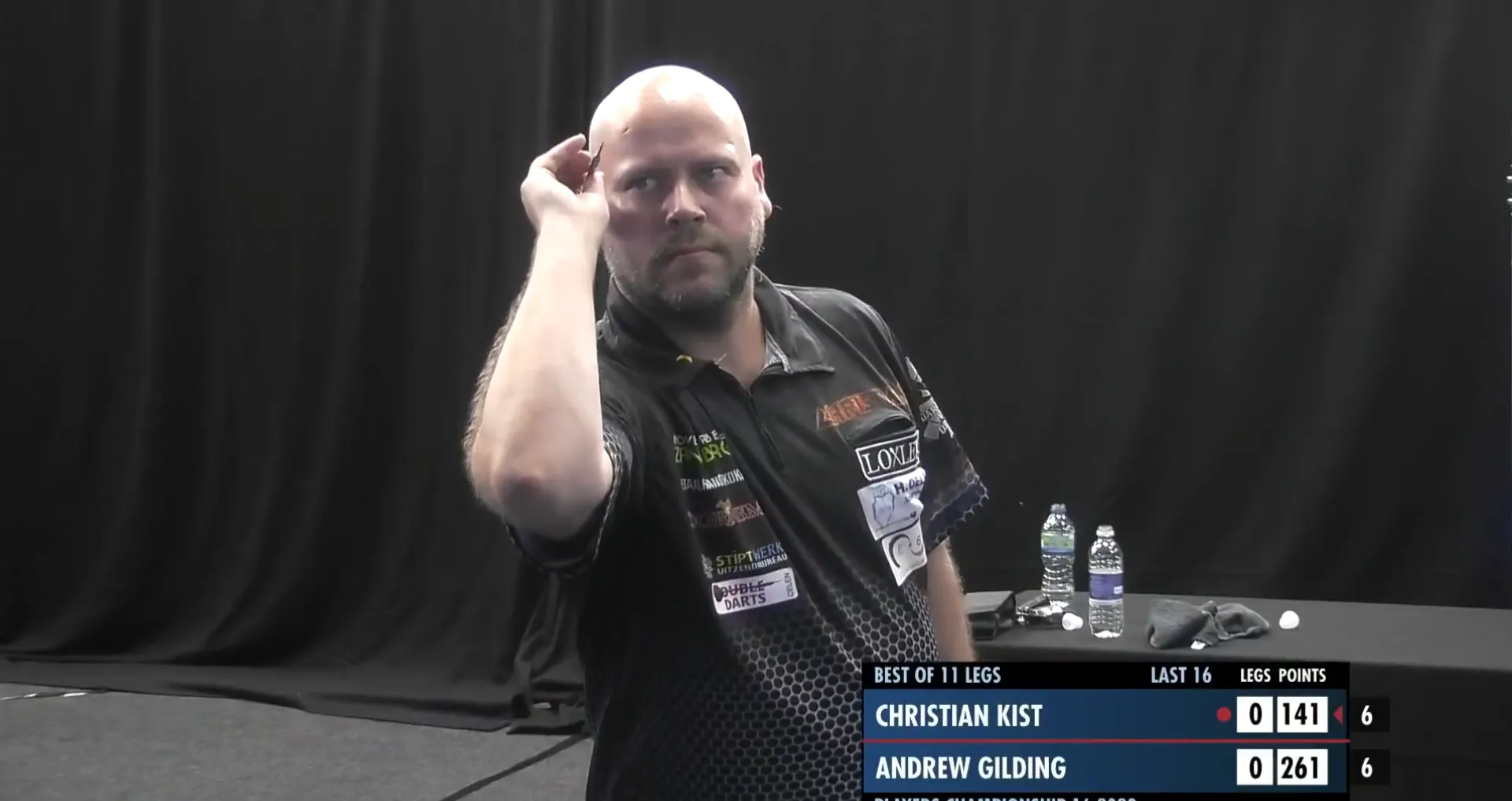 VIDEO: Kist gooit negendarter tijdens Players Championship 16