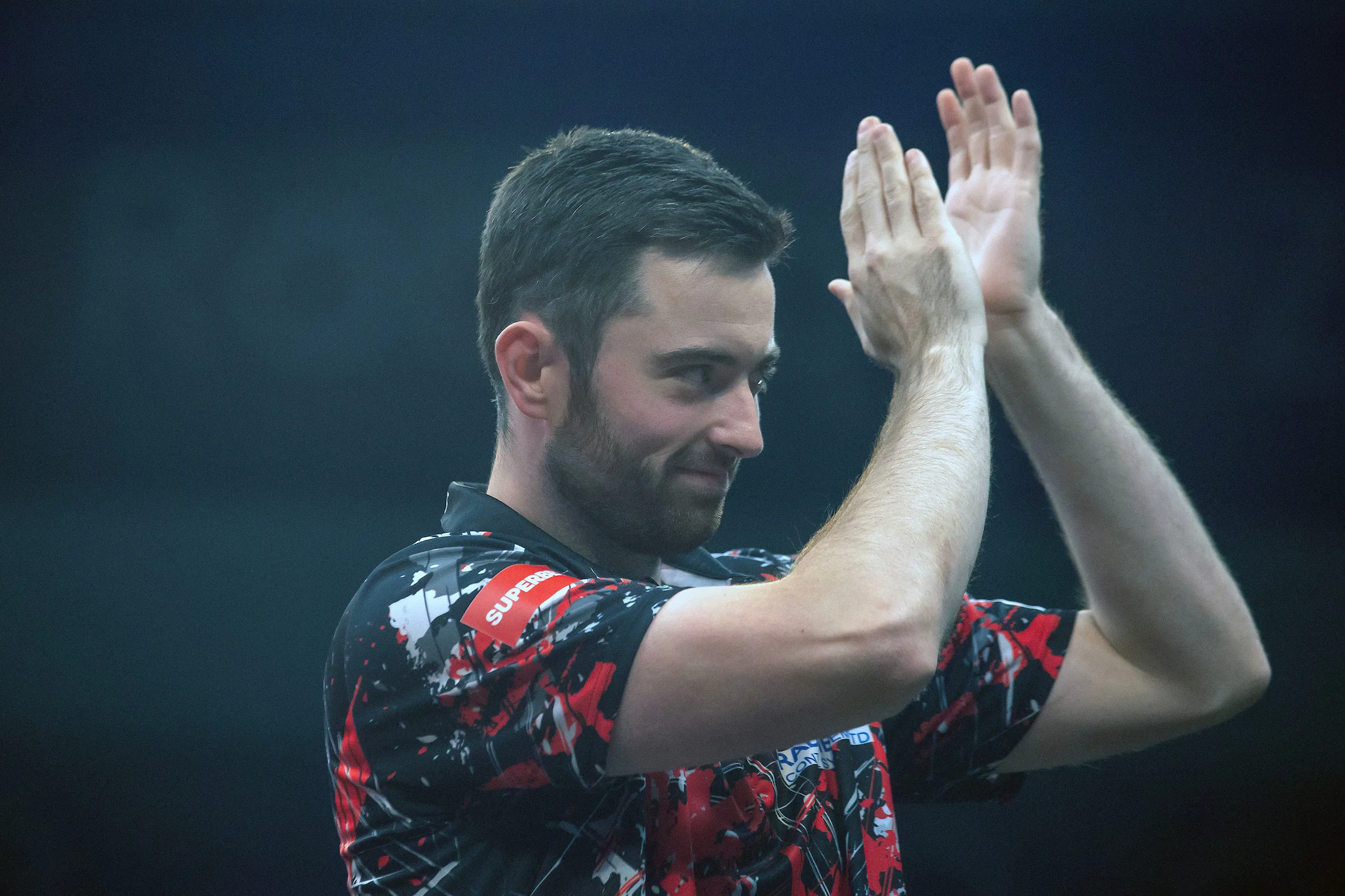 Humphries slaat comeback van Chisnall af en pakt titel tijdens Players Championship 15
