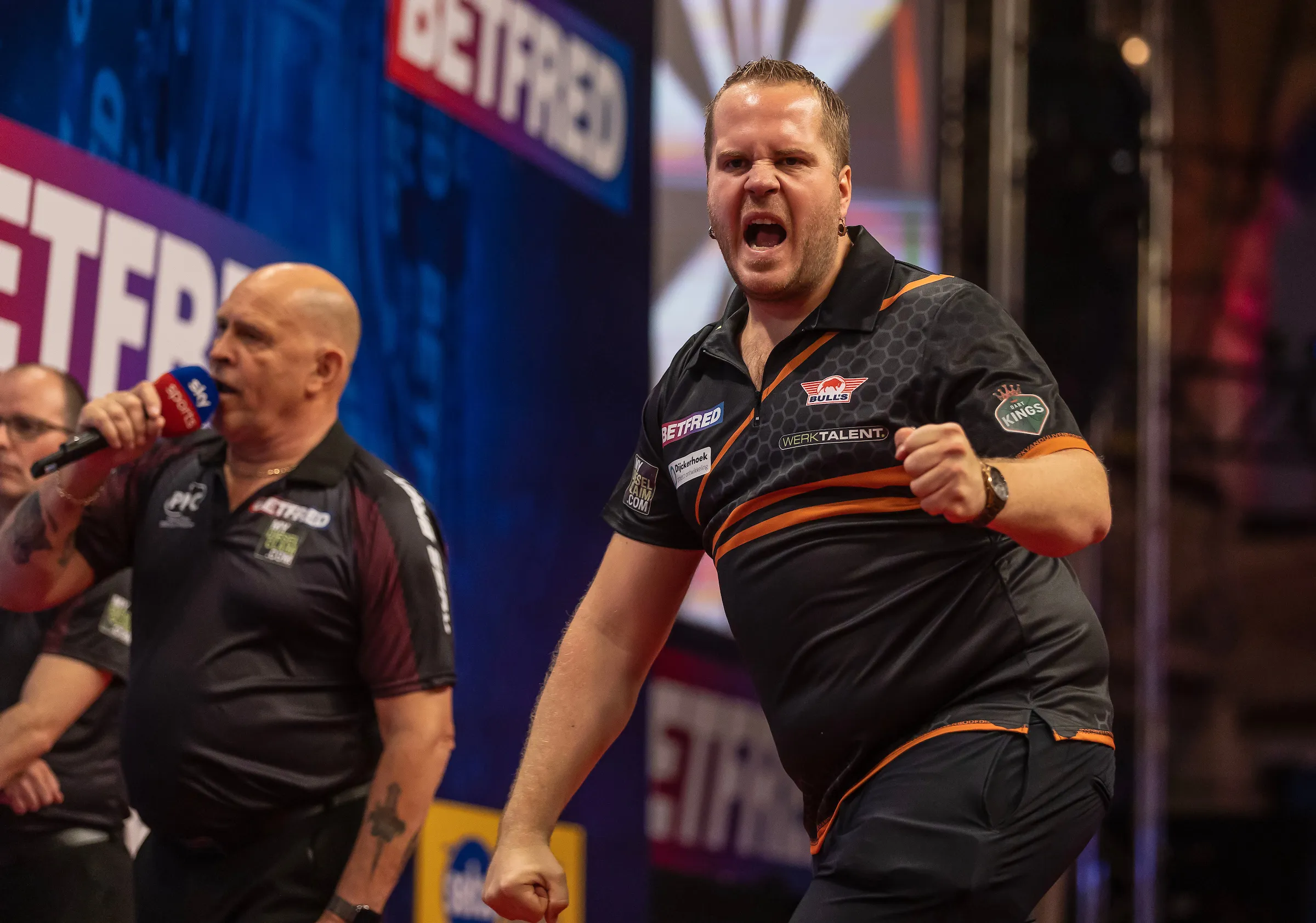 Van Duijvenbode mag dromen van debuut in top-10 wereldranglijst; Van Gerwen heeft tweede plaats weer terug