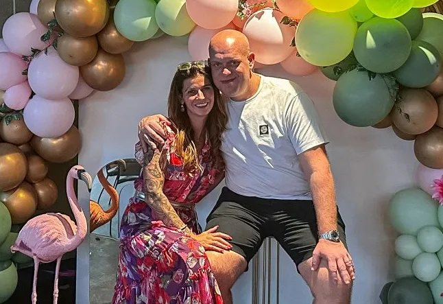 Van Gerwen viert negenjarig huwelijk met zijn vrouw Daphne