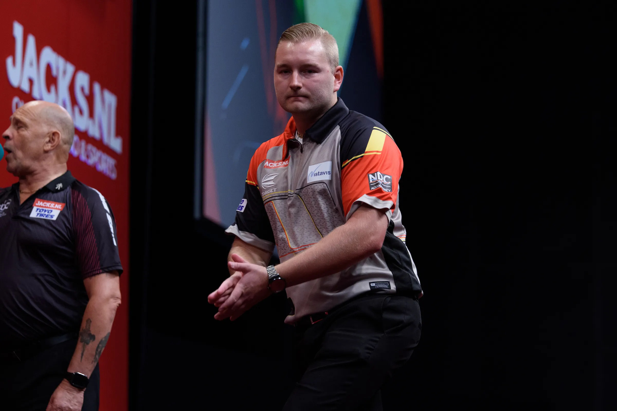 Geen Belgische spelers meer op het EK Darts na verlies van Dimitri van den Bergh