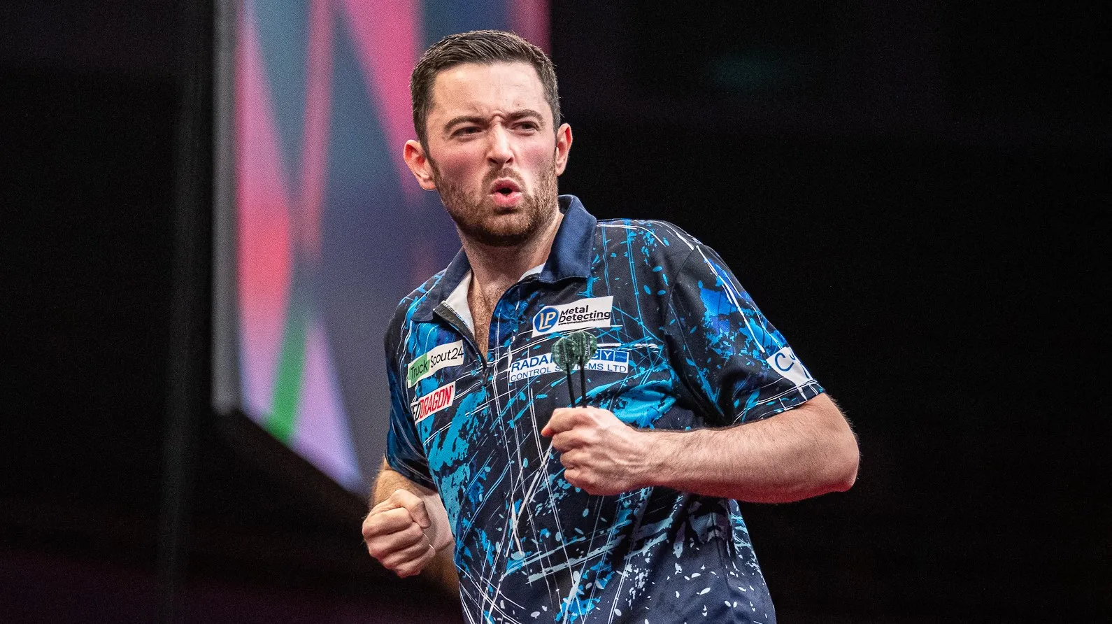 Onverstoorbare Luke Humphries verslaat Gary Anderson in spektakelstuk