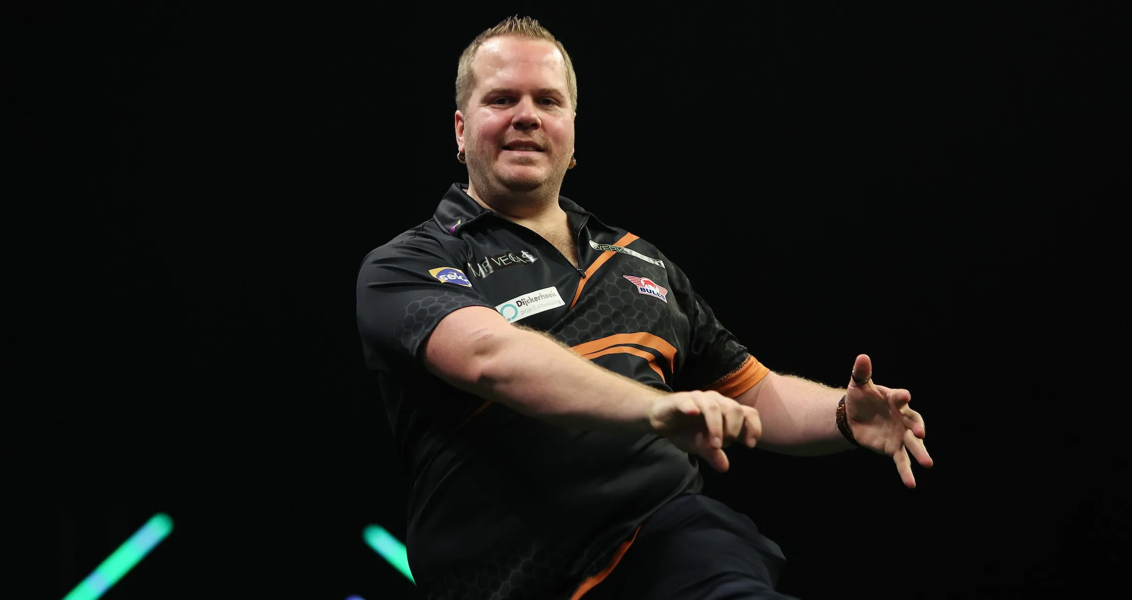 Dirk van Duijvenbode grijpt net naast titel; Dave Chisnall voorkomt Nederlandse dubbel in Hildesheim