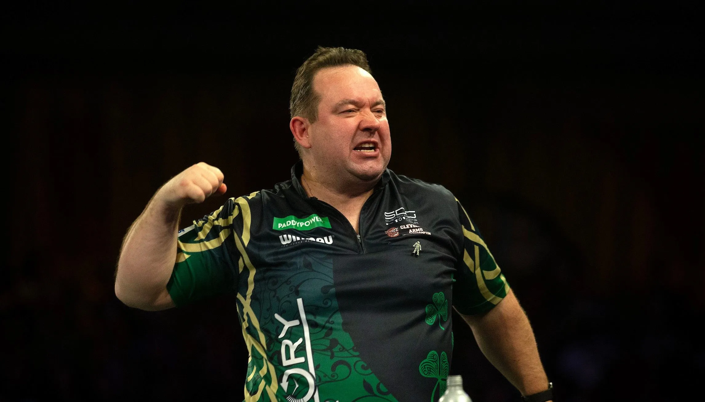 Reuzendoder Brendan Dolan vloert ook Gary Anderson op WK Darts