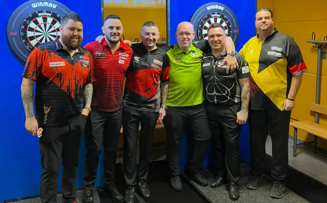 VIDEO: Michael van Gerwen gooit negendarter bij dartsgala in Duitse Wetzlar