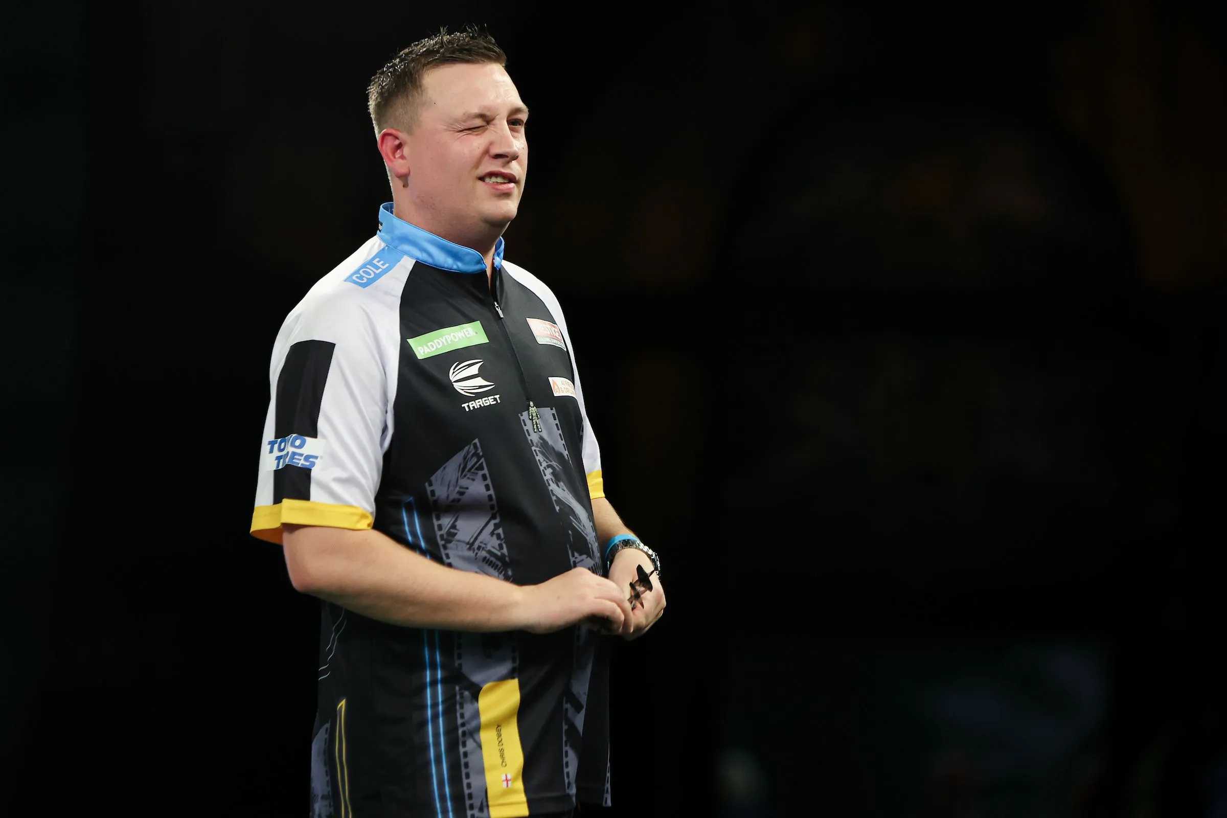 Dimitri van den Bergh straft matige Wade af; Chris Dobey begint titelverdediging Masters met winst