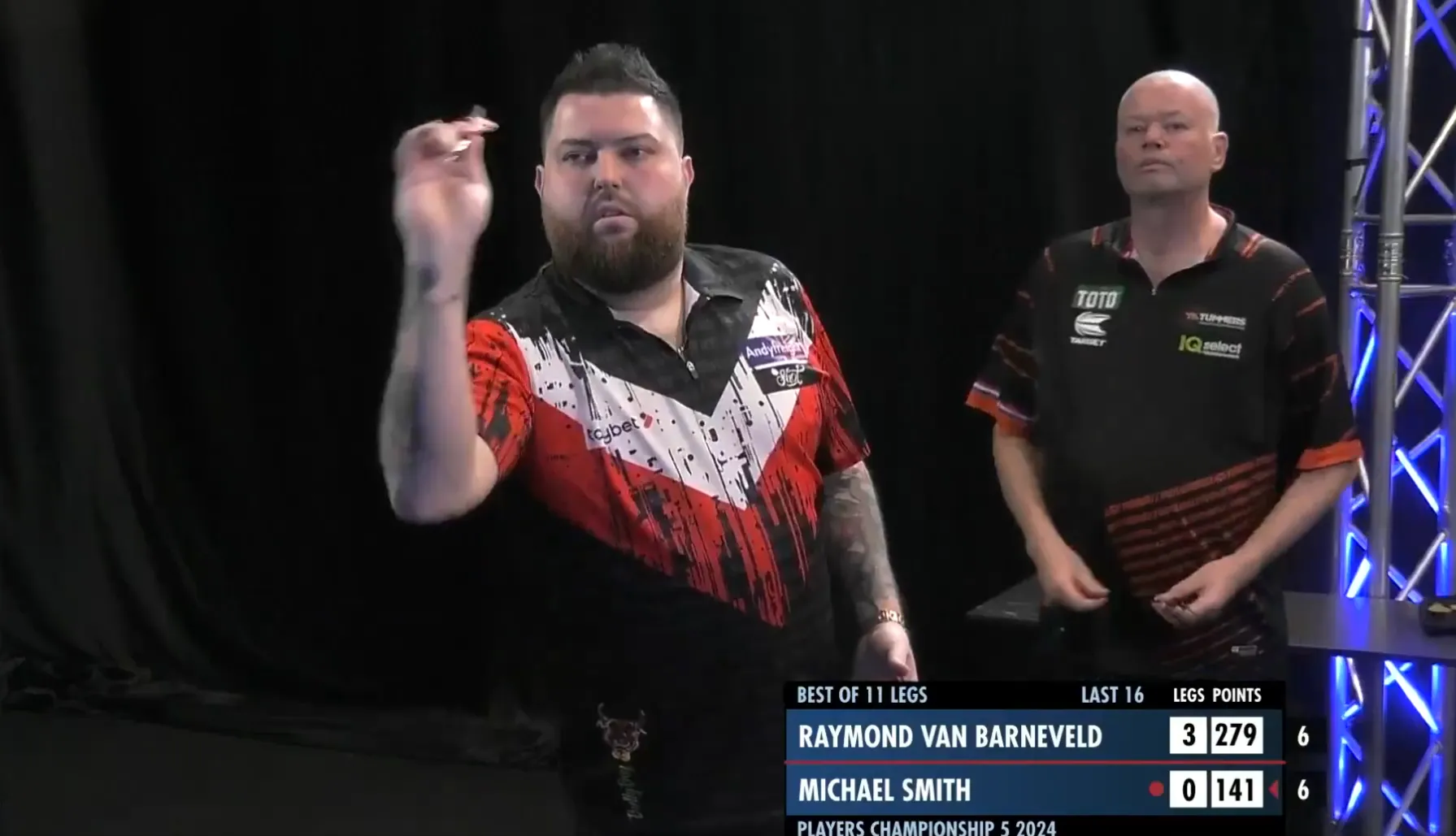VIDEO: Michael Smith gooit negendarter tegen Raymond van Barneveld tijdens Players Championship 5