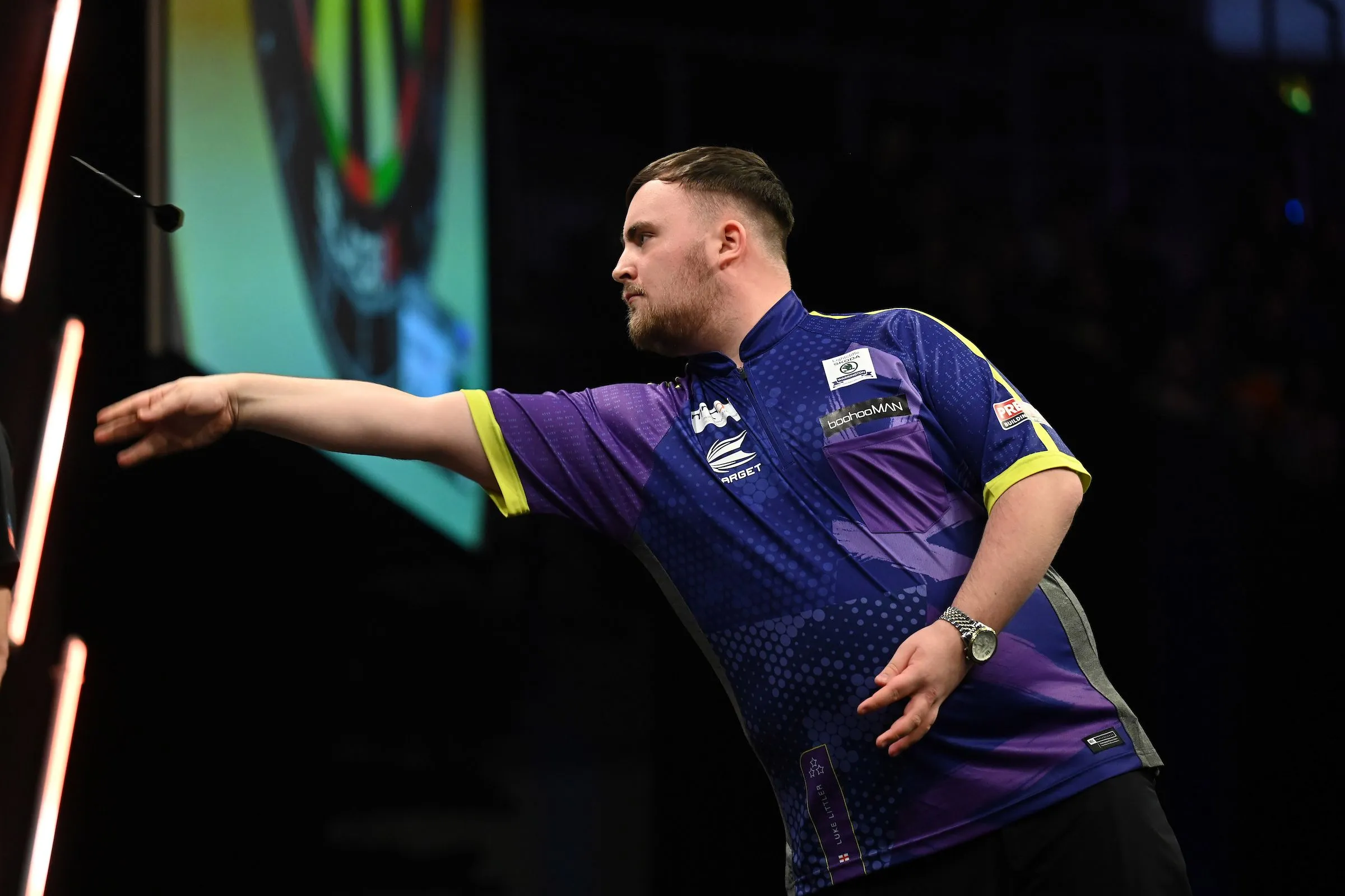 "Avond met wisselende emoties" - Luke Littler pakt tweede weektitel op rij in Premier League Darts maar ziet Manchester United verliezen