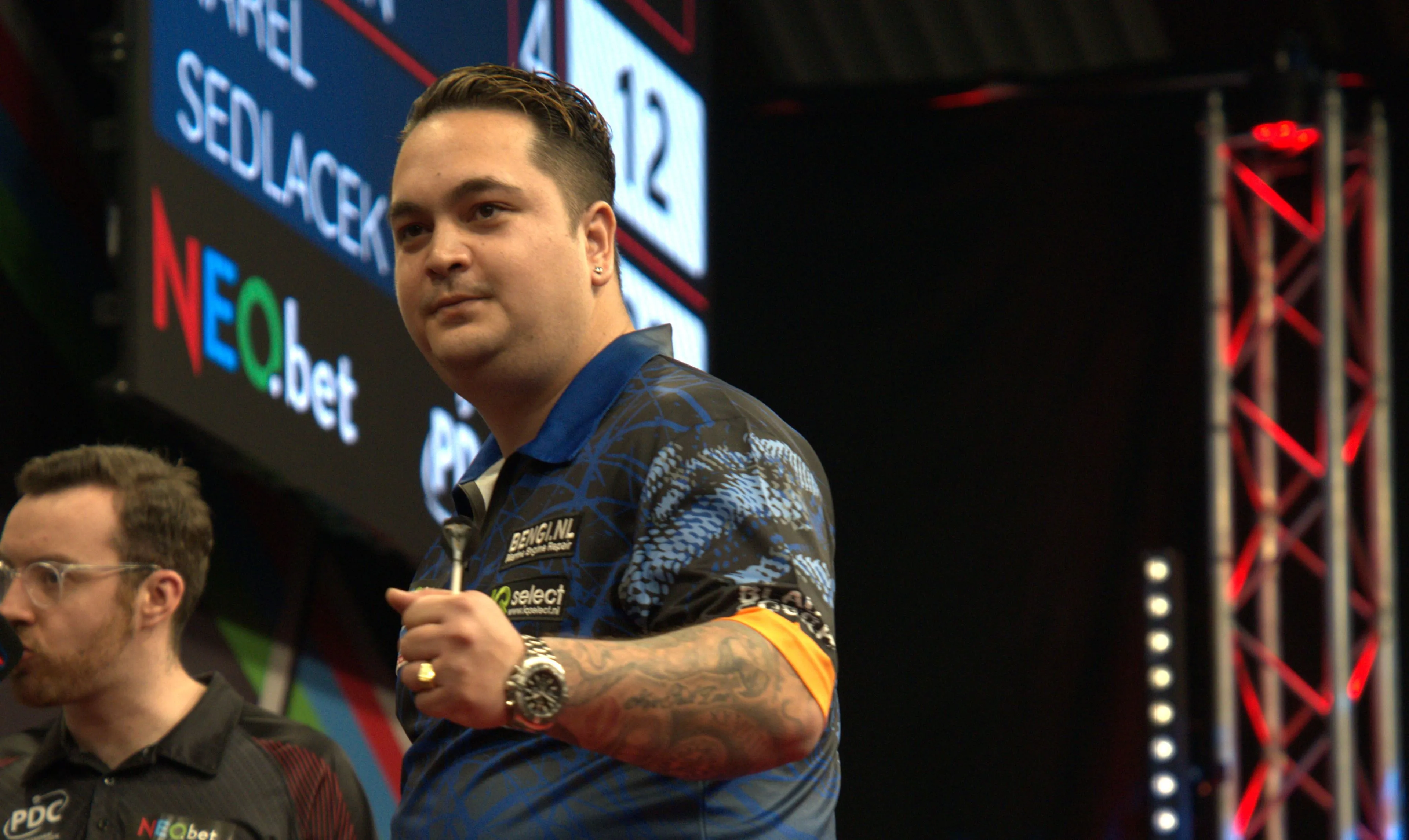 De Zwaan boekt knappe zege op Rock; Littler verliest met slechts 79 gemiddeld bij Players Championship 13