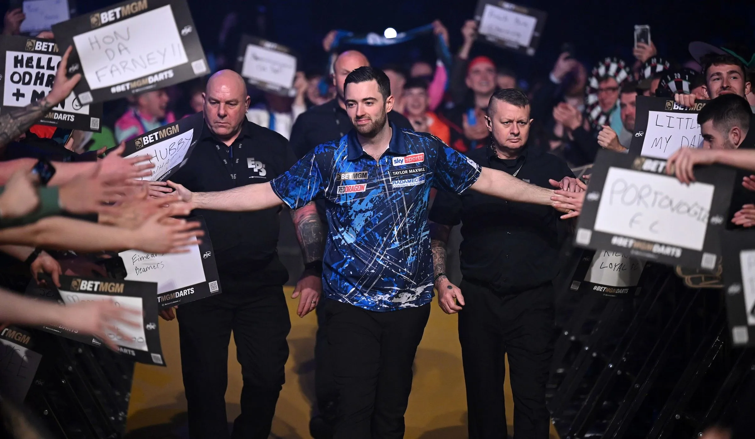 "Ik heb er zelfs aan gedacht op te stoppen met darts" - Luke Humphries heel open over mentale problemen